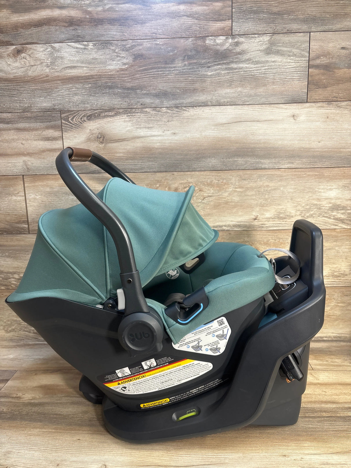 UPPAbaby Aria Infant Car Seat + Two Bases in Gwen