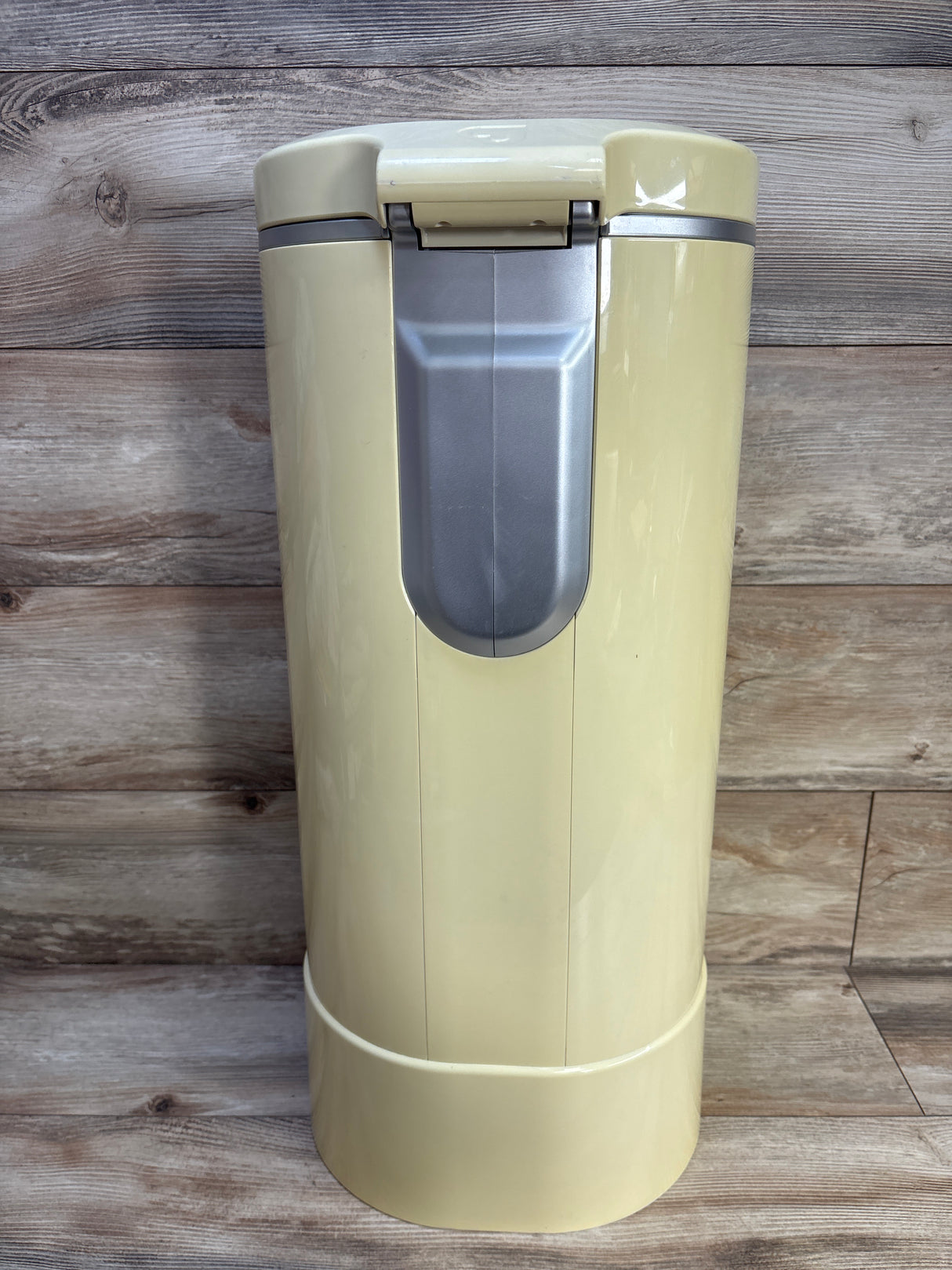 Munchkin STEP Diaper Pail, Powered by Arm & Hammer + Snap, Seal, & Toss Refill Bags