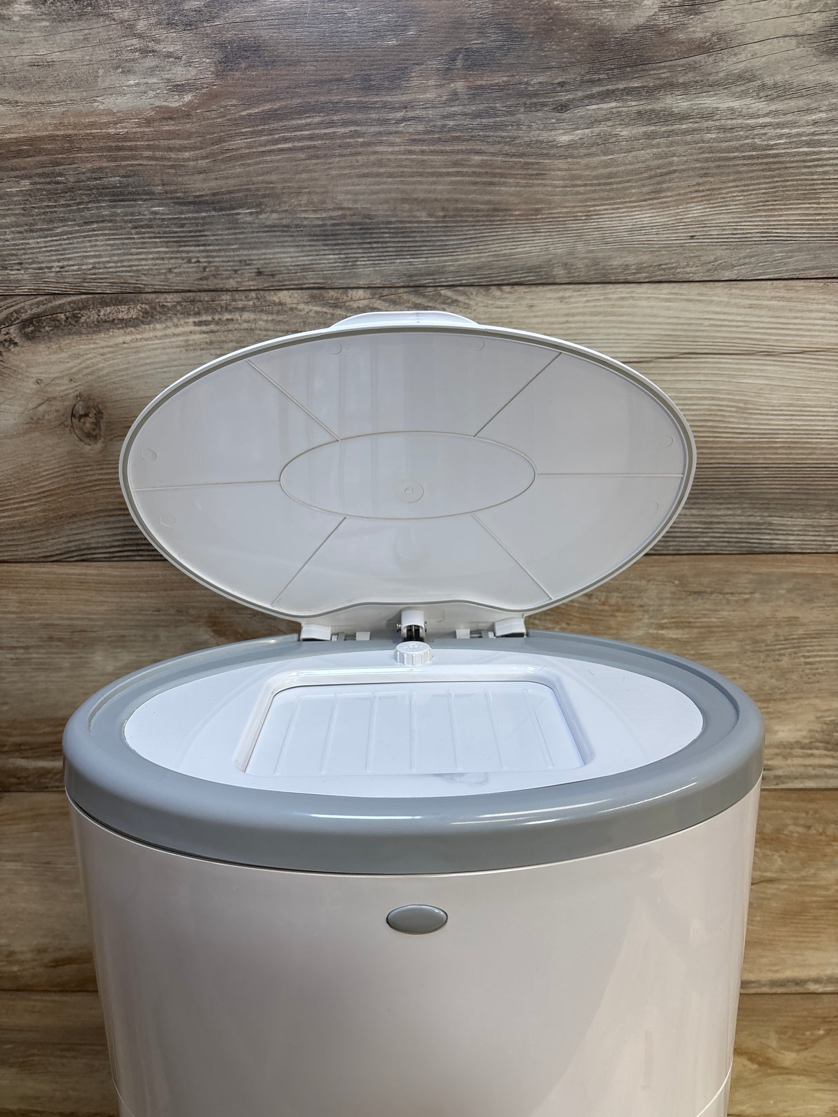 Dekor Plus Hands-Free Diaper Pail with Four Refill Packs