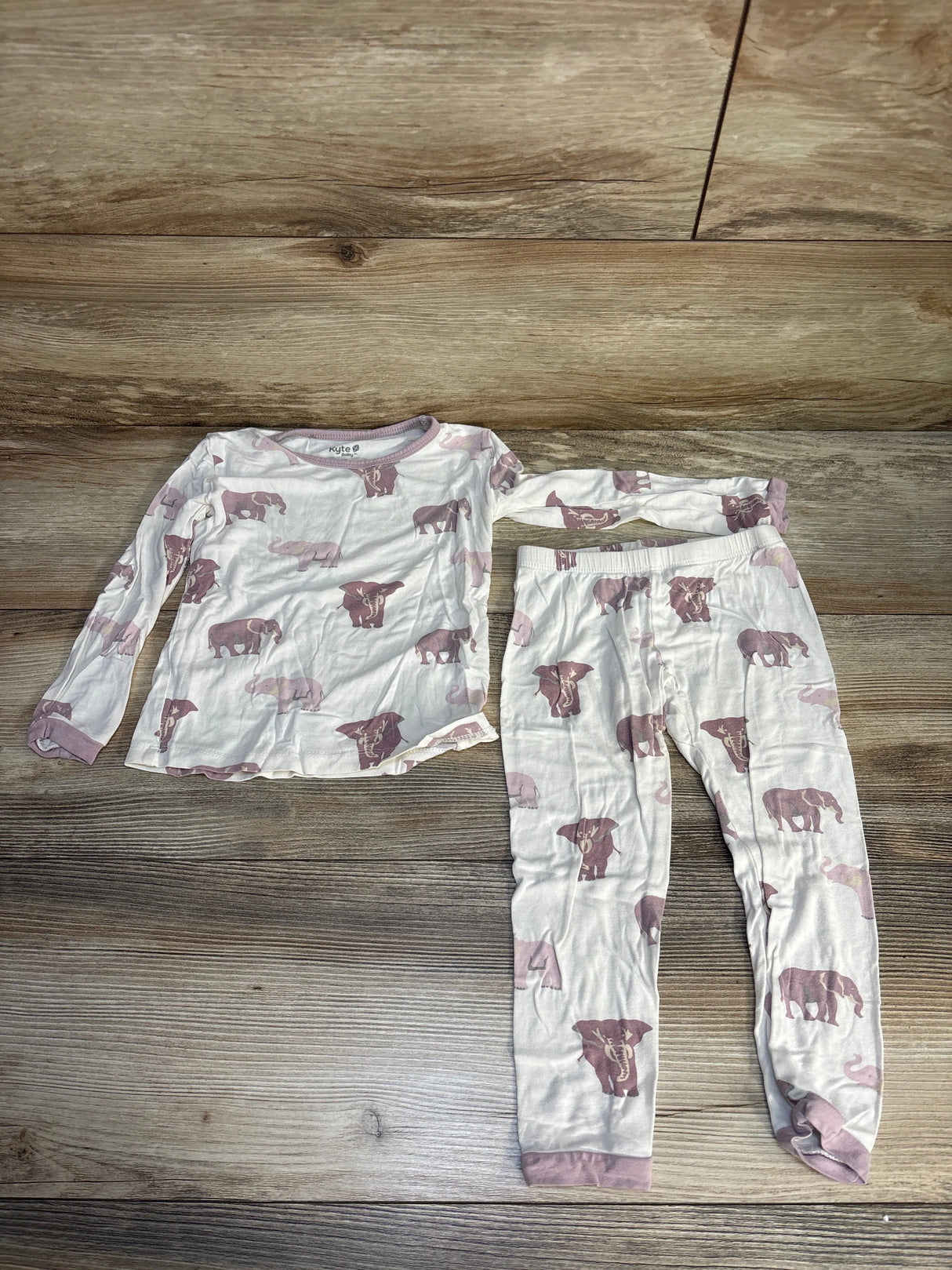 Kyte Baby Long Sleeve Pajama 2pc Set in Elephant White sz 3T