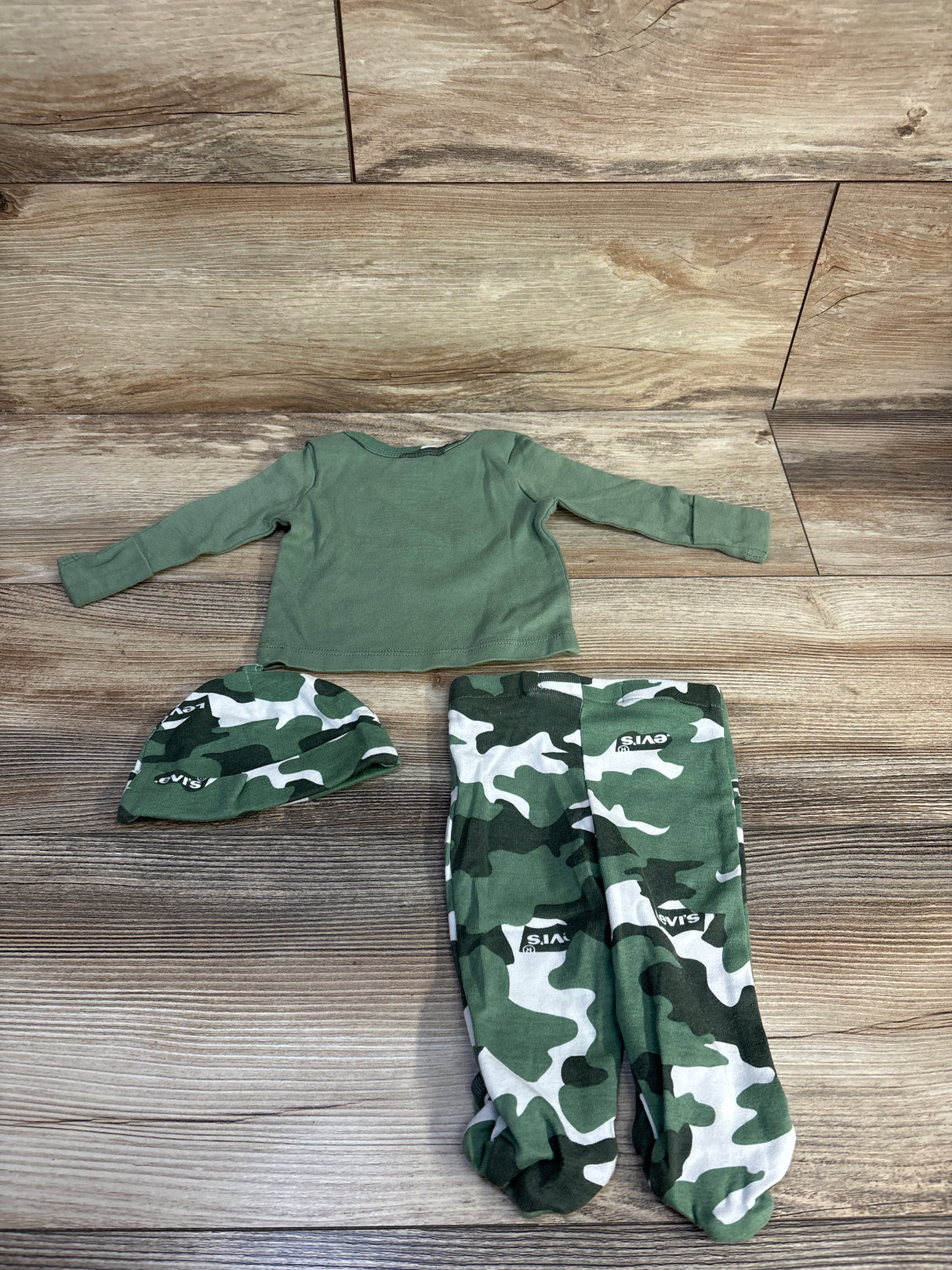Levi's 3pc Layette Set Green sz Newborn