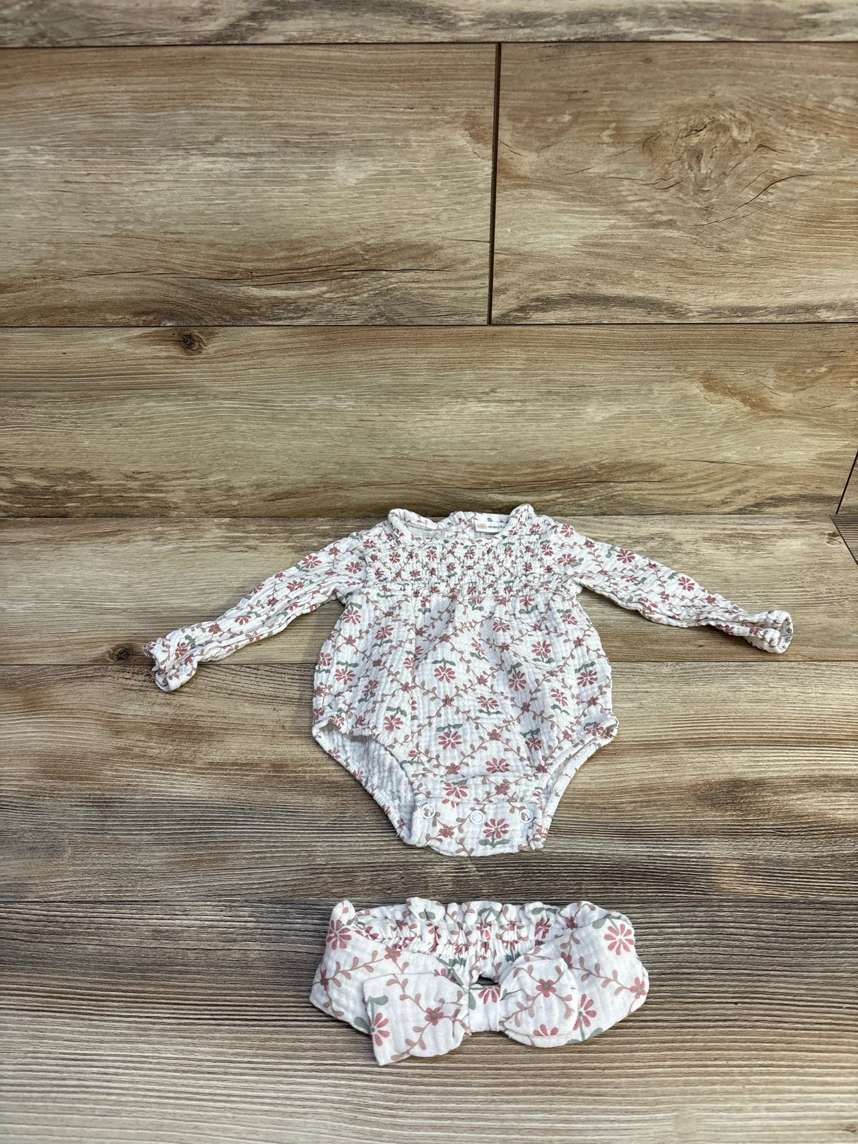 Daisy Fuentes 2pc Smocked Floral Bubble Romper & Headband Set White sz 3/6m