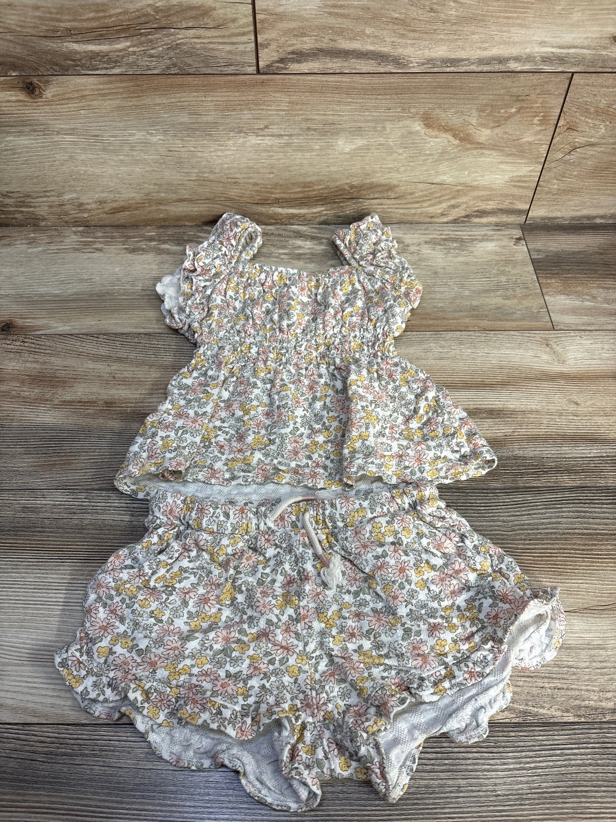 Little Co. 2pc Floral Top & Shorts Set Ivory sz 4T