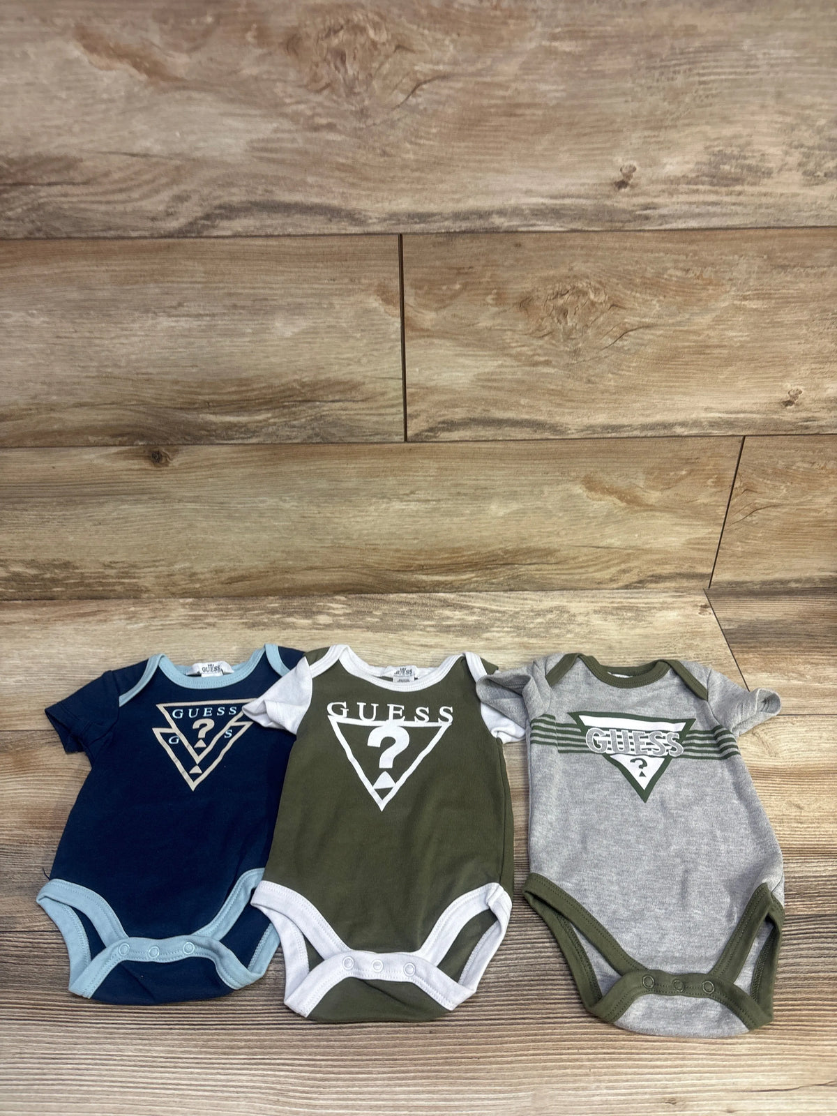 Baby Guess 3pk Bodysuits Green sz 0/3m