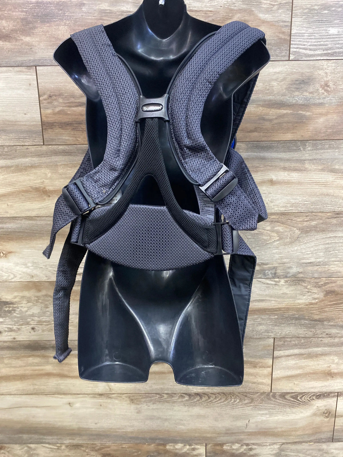 Back view of a BabyBjorn Baby Carrier Free 3D Mesh in Anthracite on a black mannequin.