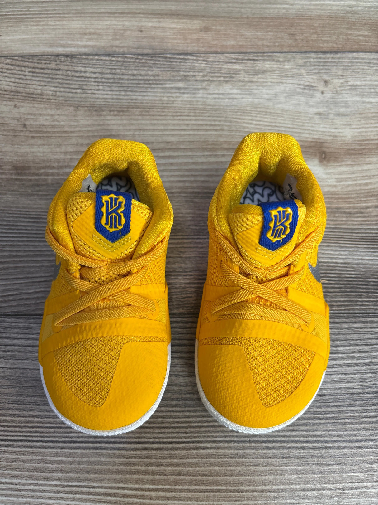 Nike Kyrie Irving III 'Mac and Cheese' Sneakers sz 6c