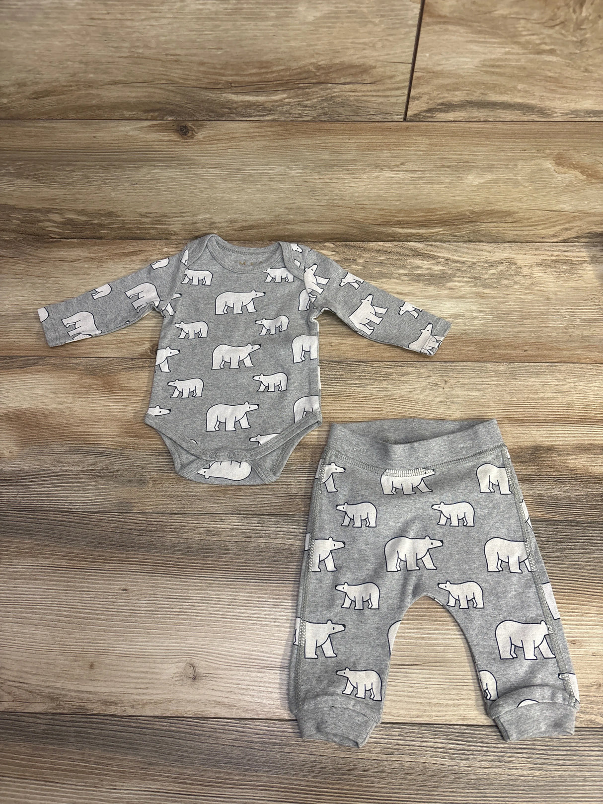 Monica + Andy 2pc Polar Bear Bodysuit & Bottoms Set Grey sz 0-3m