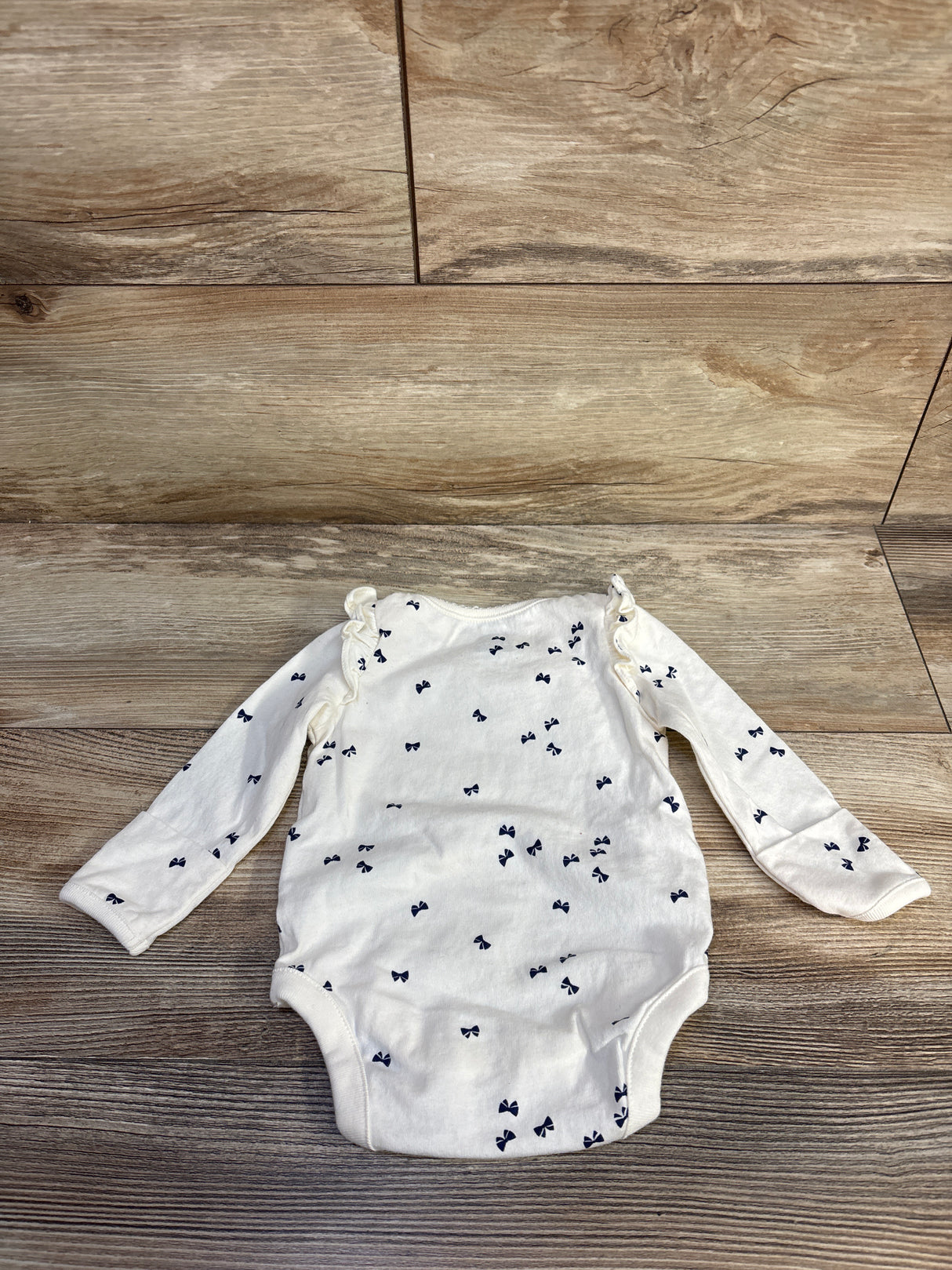 Baby Gap Long Sleeve Bodysuit Cream sz 0-3m