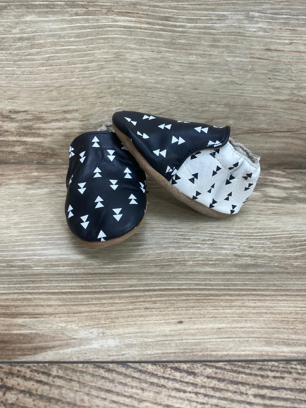 Robeez Soft Sole Leather Sole Shoes Triangles Black/White Sz 1c/2c - Me n Mommy To Be