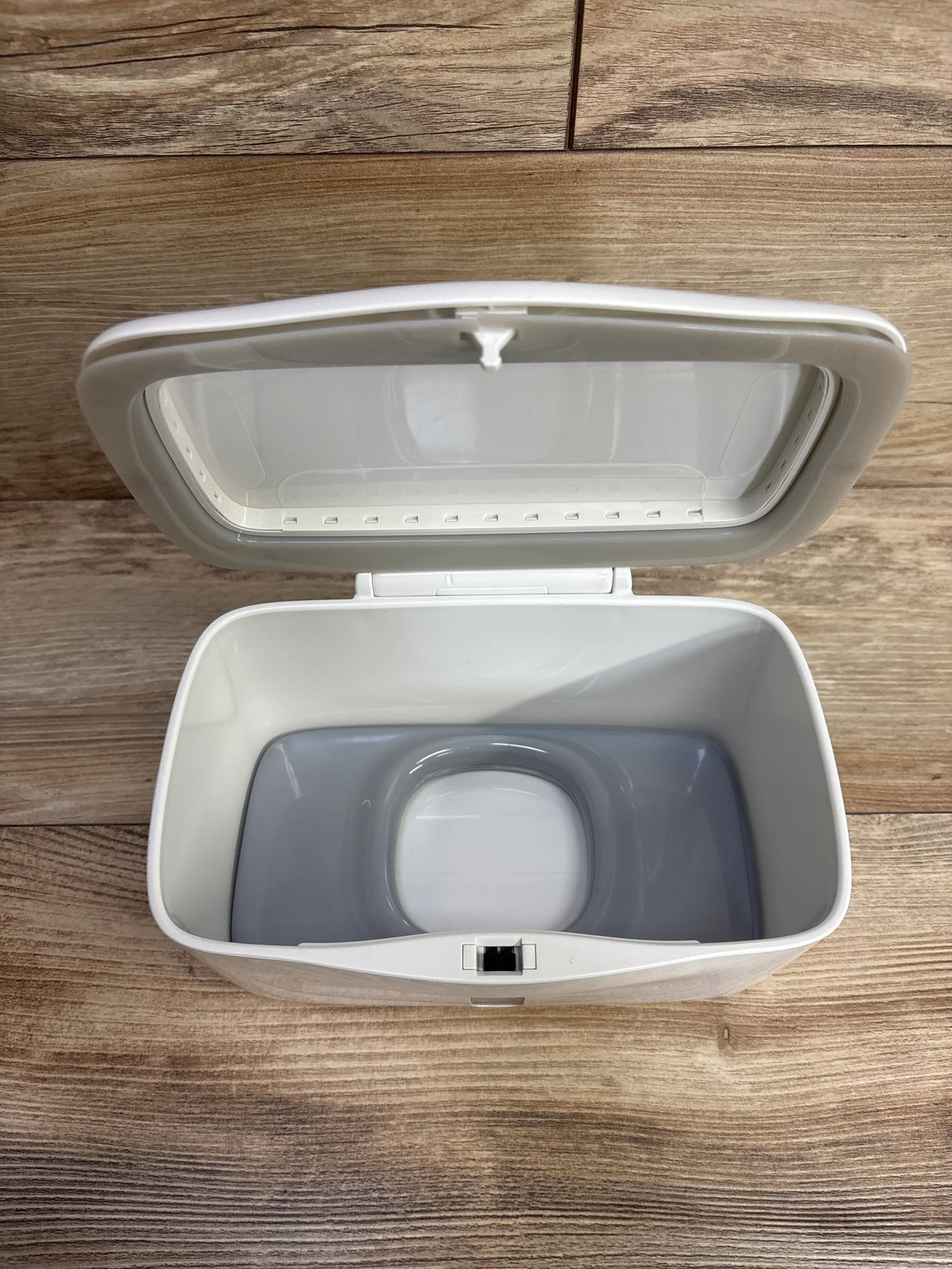 OXO Tot Perfect Pull Wipes Dispenser