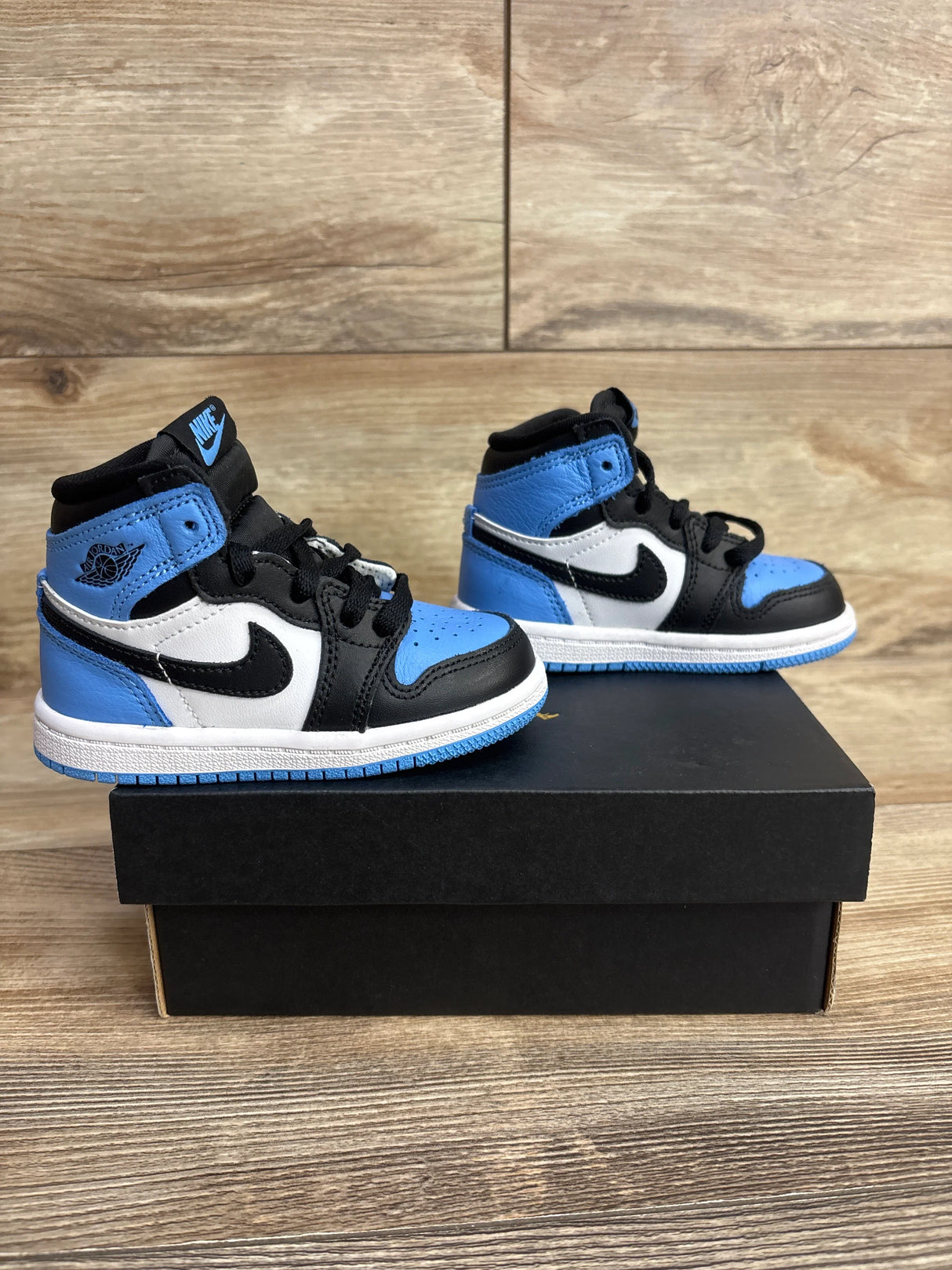 Air Jordan 1 Retro High OG TD 'UNC Toe' Sneakers sz 6c