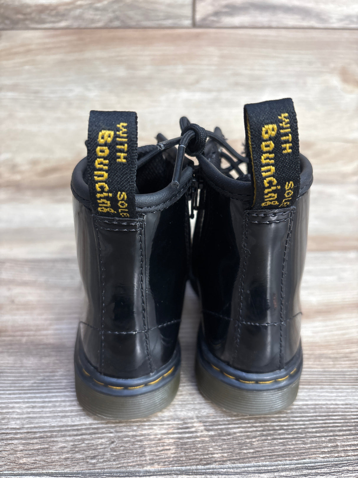 Dr. Martens Lace Up Boots in Patent Leather Black sz 10c