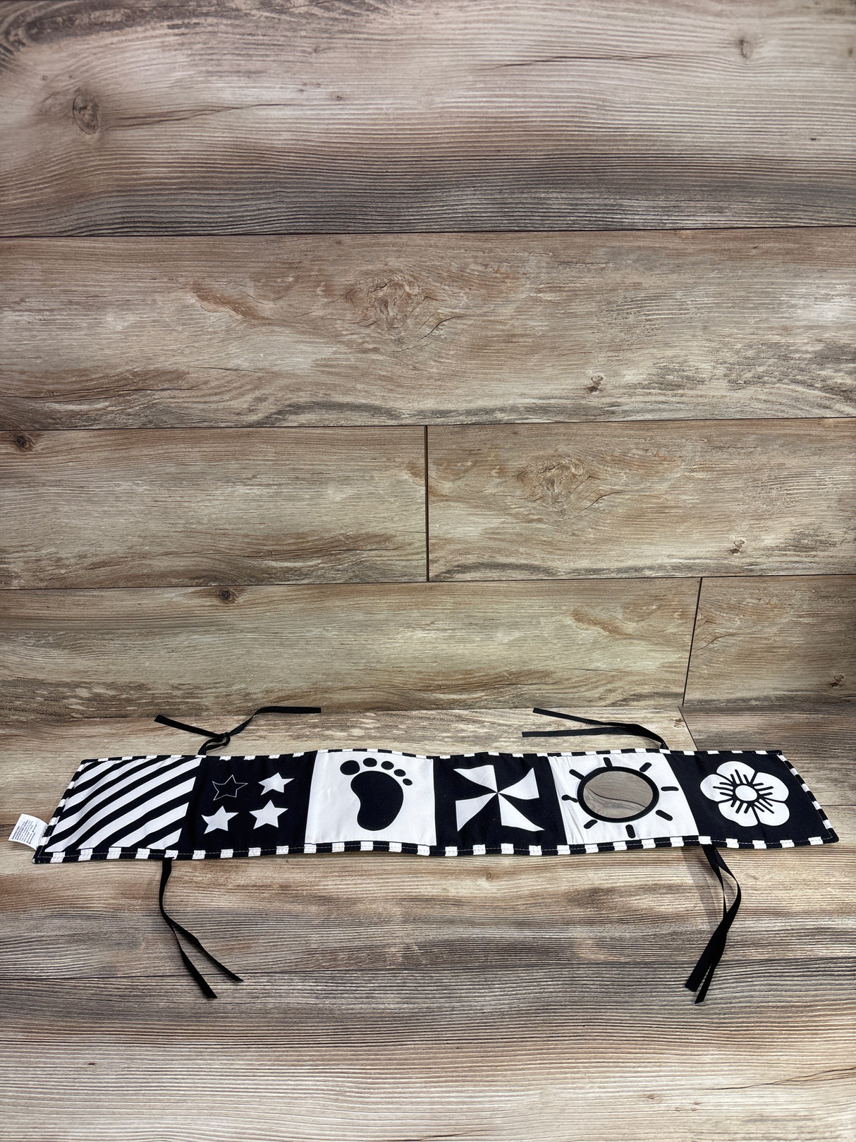 Thremhoo Black and White High Contrast Tummy Time Soft Crinkle Book