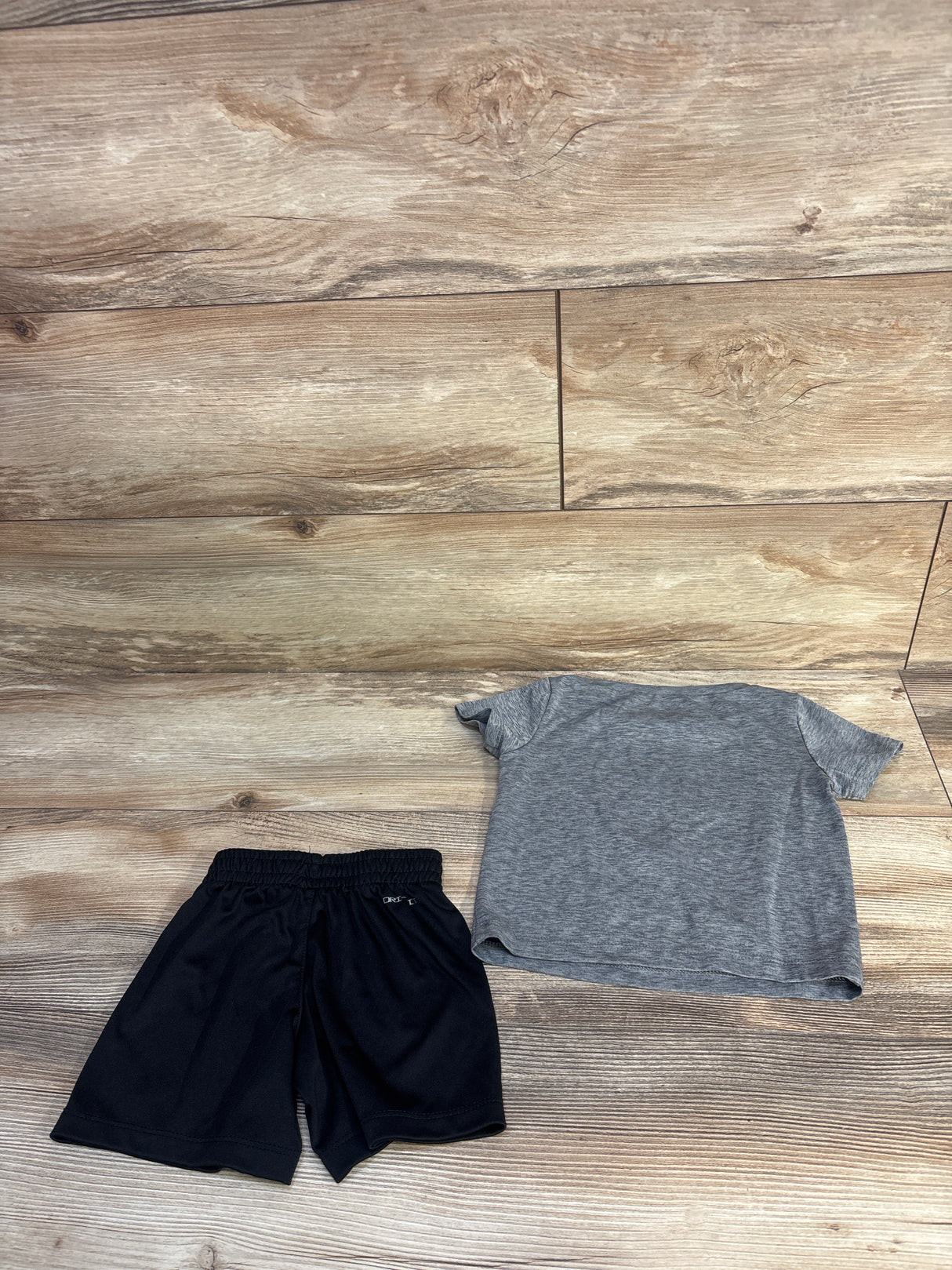Nike 2pc Dri-Fit Shirt & Shorts Set Grey sz 18m