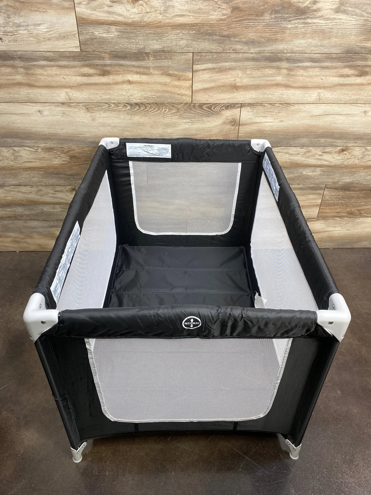 Dream on Me Zodiak Play Yard, Black