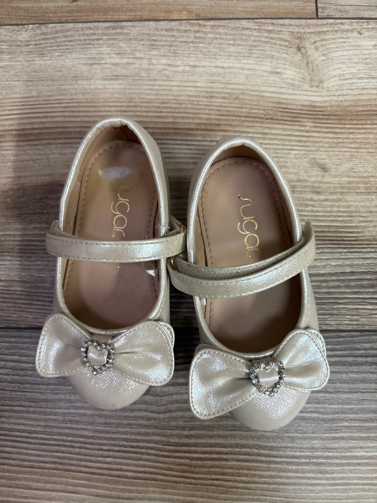 Cream Sugar bow Mary-Jane flats for toddlers with heart-shaped embellishments