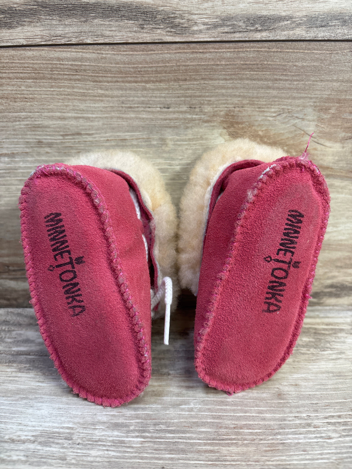 Minnetonka Sheepskin Booties Pink sz 1c