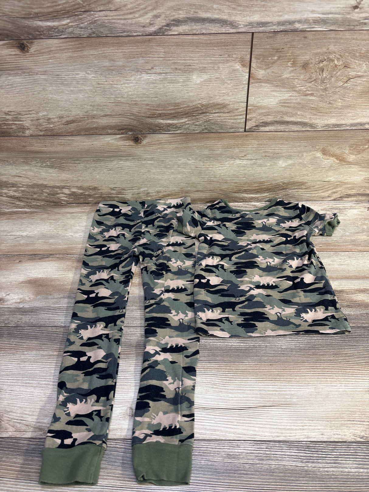 Old Navy 2pc Dino Camo Pajama Set Green sz 5t