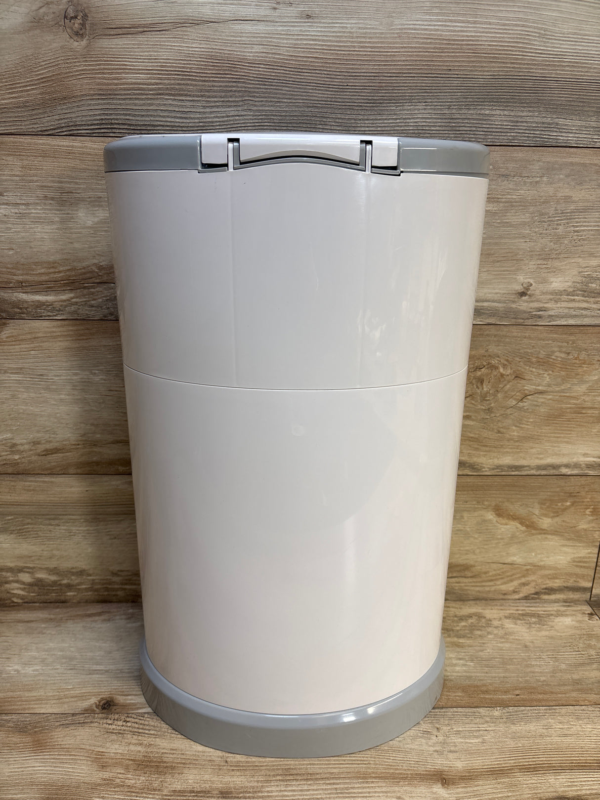 Dekor Plus Hands-Free Diaper Pail with Four Refill Packs