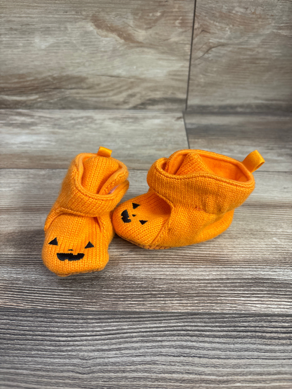 Cat & Jack Pumpkin Crib Booties Orange sz 2c
