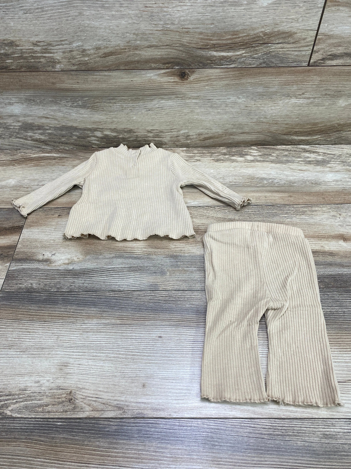 Old Navy Rib-Knit Lettuce-Edge Top & Pants Beige sz 0-3m - Me n Mommy To Be