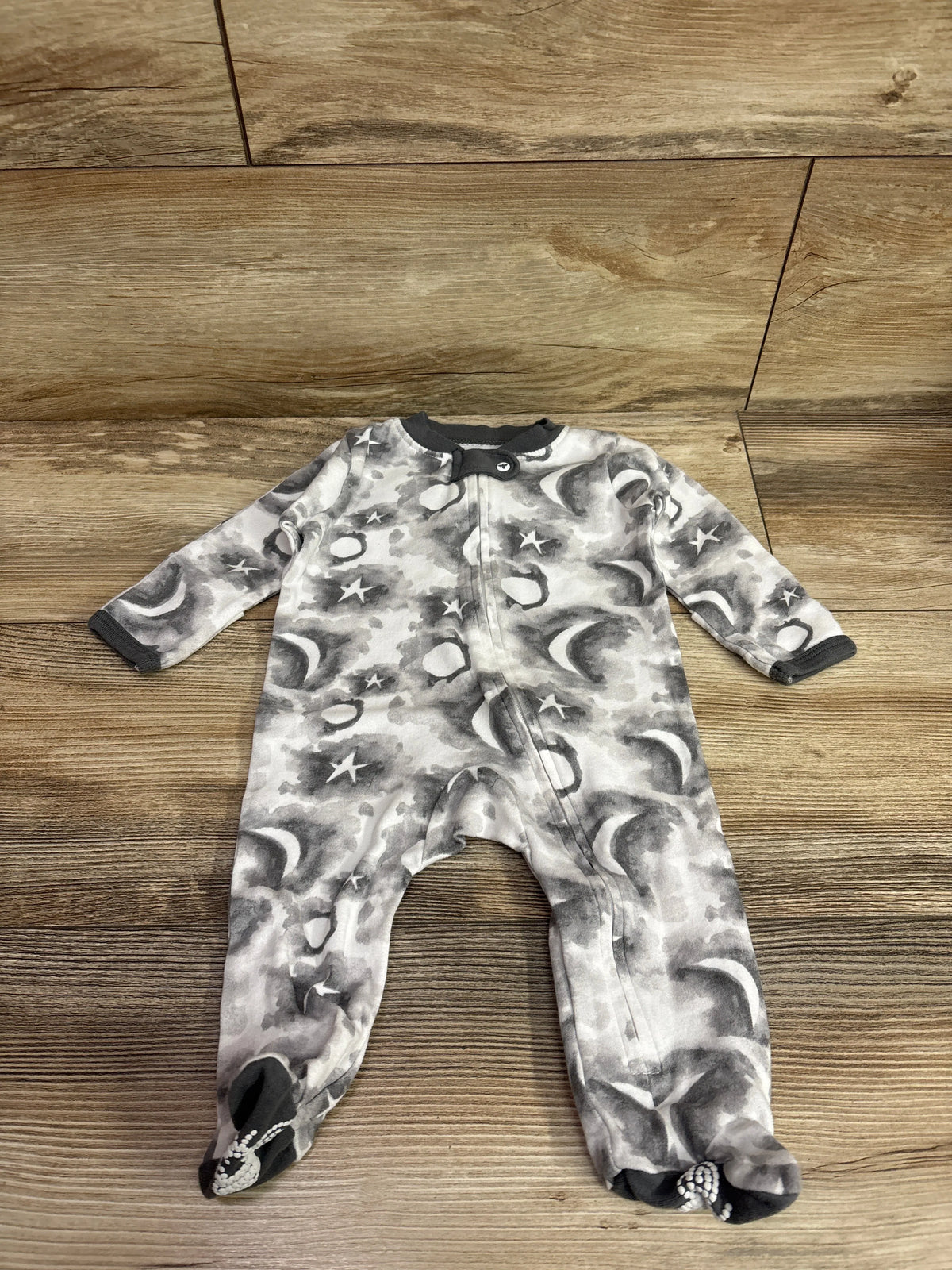 Burt's Bees Baby organic sleeper in white with grey moon and star pattern, size 0-3m