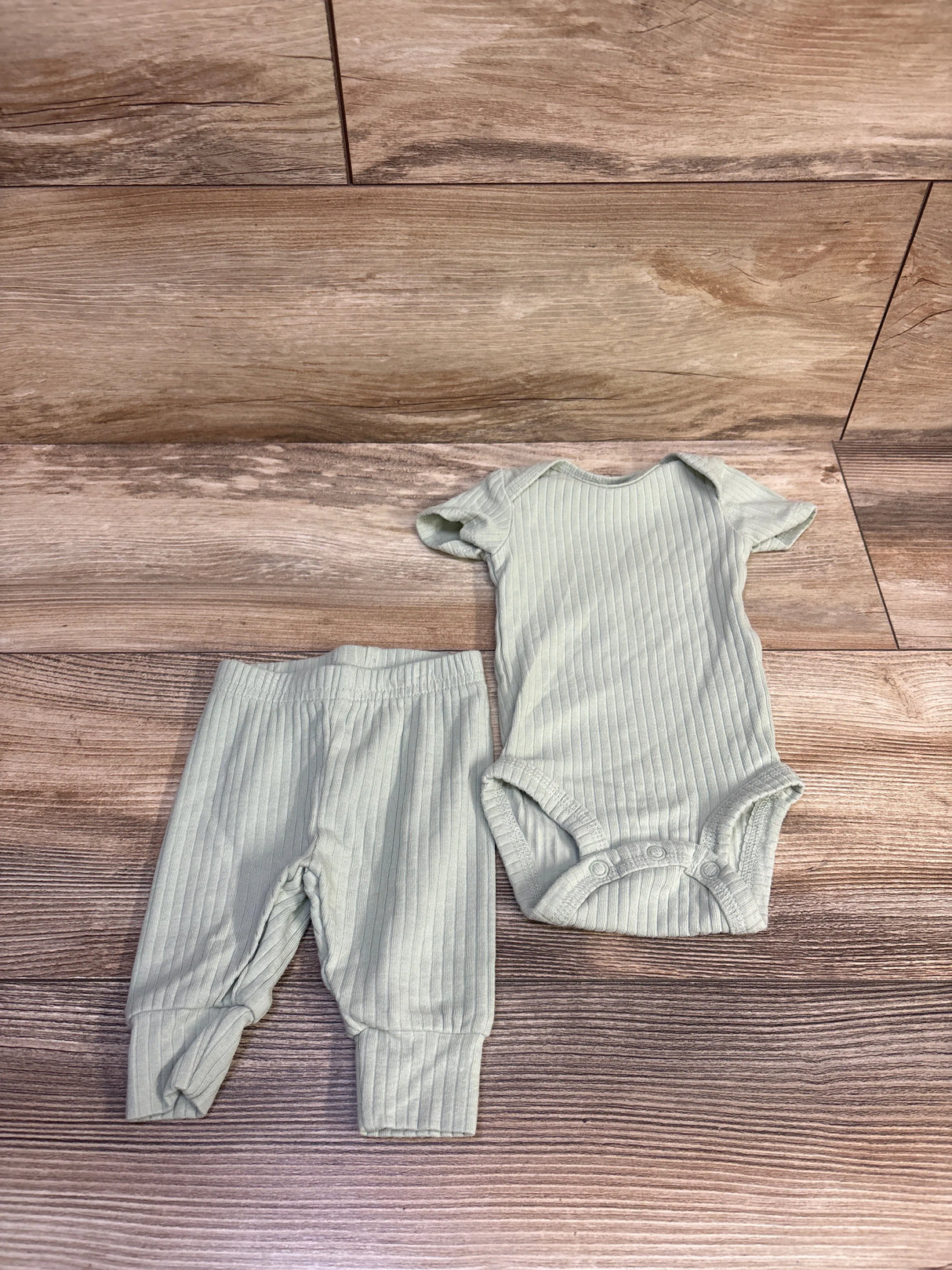 Just One You 2pc Ribbed Bodysuit & Pants Set Green sz Newborn