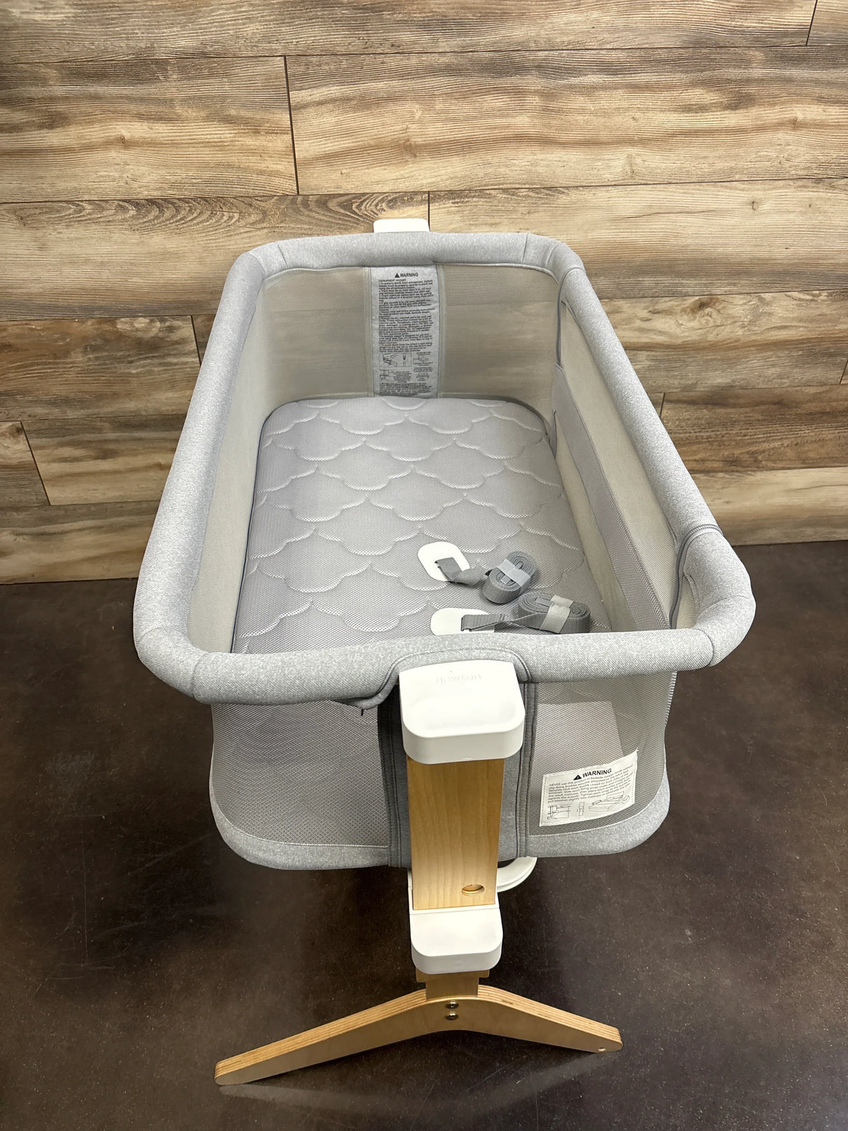 Newton Bassinet & Bedside Sleeper in Grey