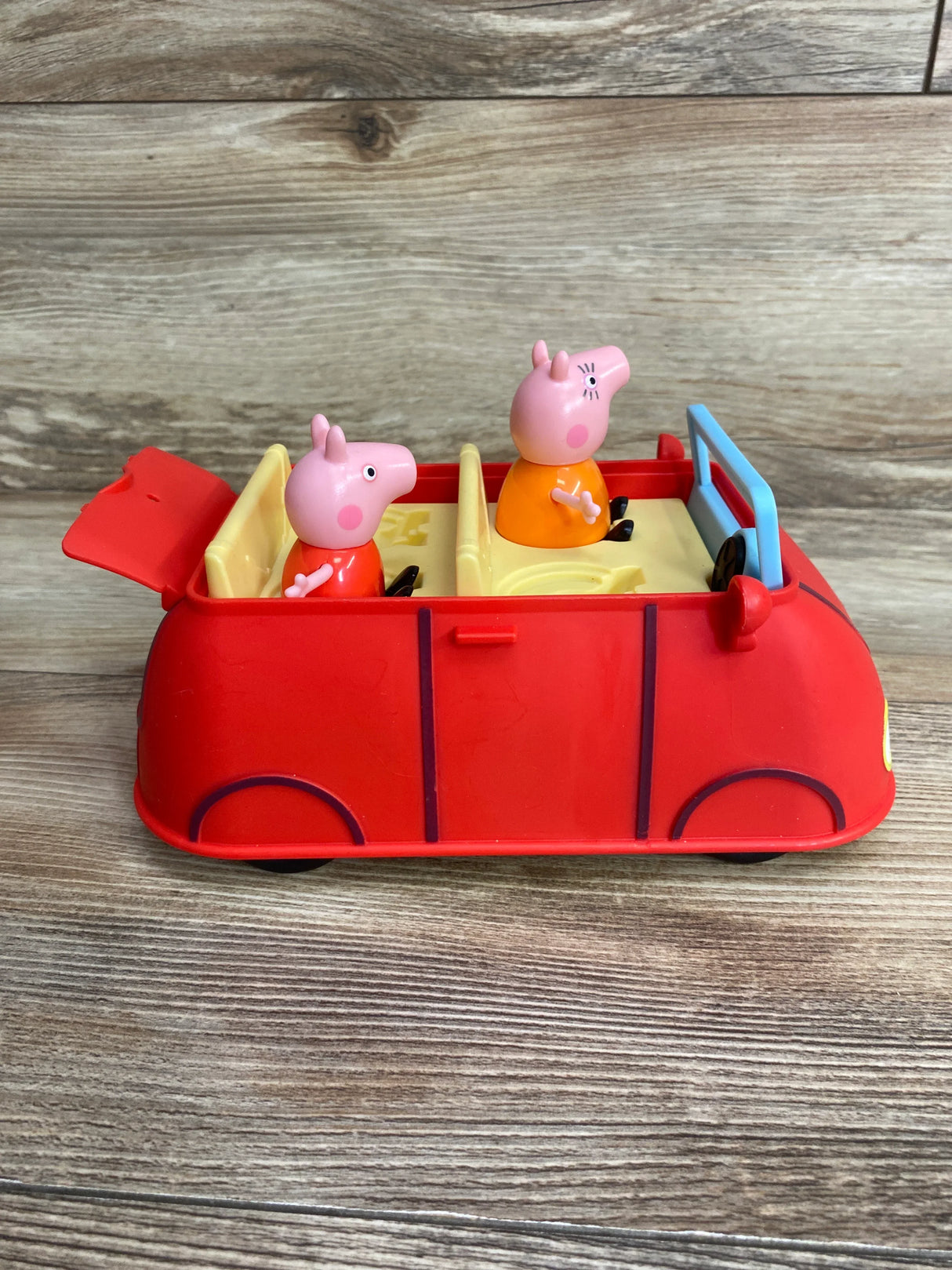 Peppa Pig Family Car w/ Mummy Pig and Peppa Figures