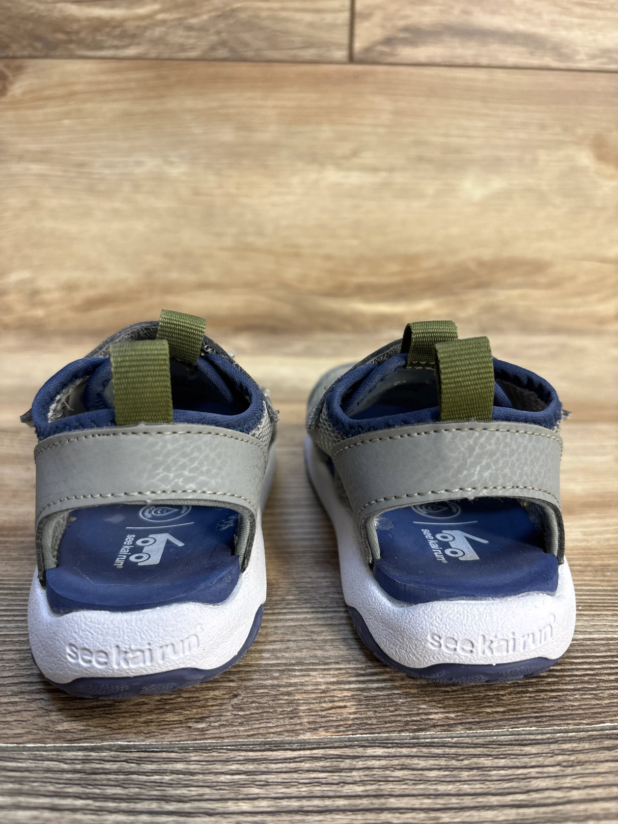 See Kai Run Mini Aven Water Friendly Sandal Grey sz 8c