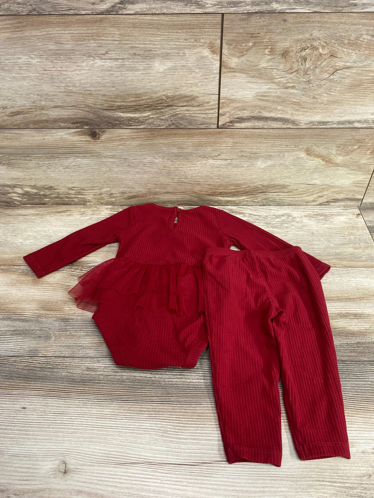 Carter's 2pc red ribbed skirted bodysuit and matching pants set for baby size 9m