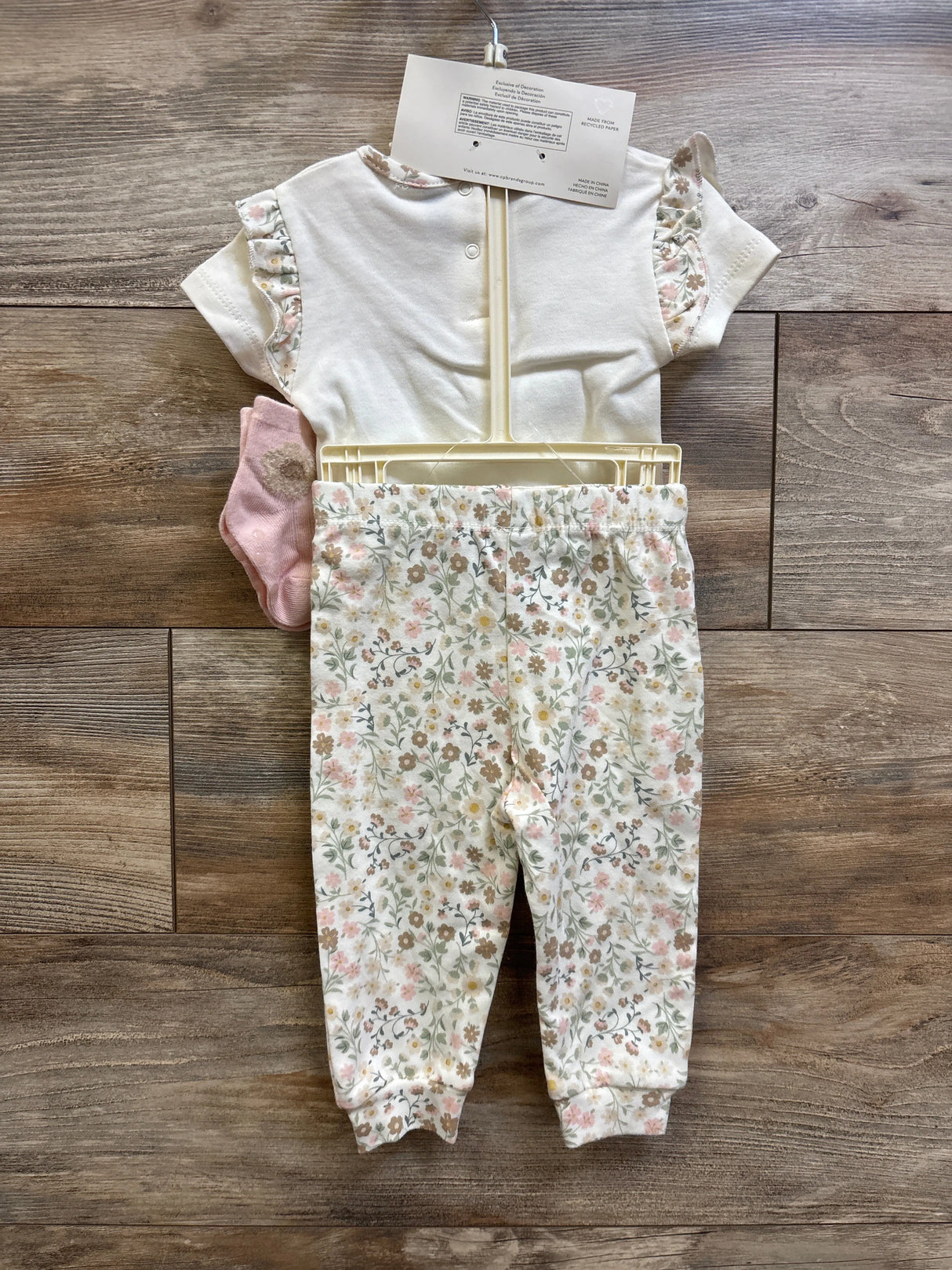 NWOT Chick Pea 4pc Mommy's Bestie Layette Set White sz 6-9m