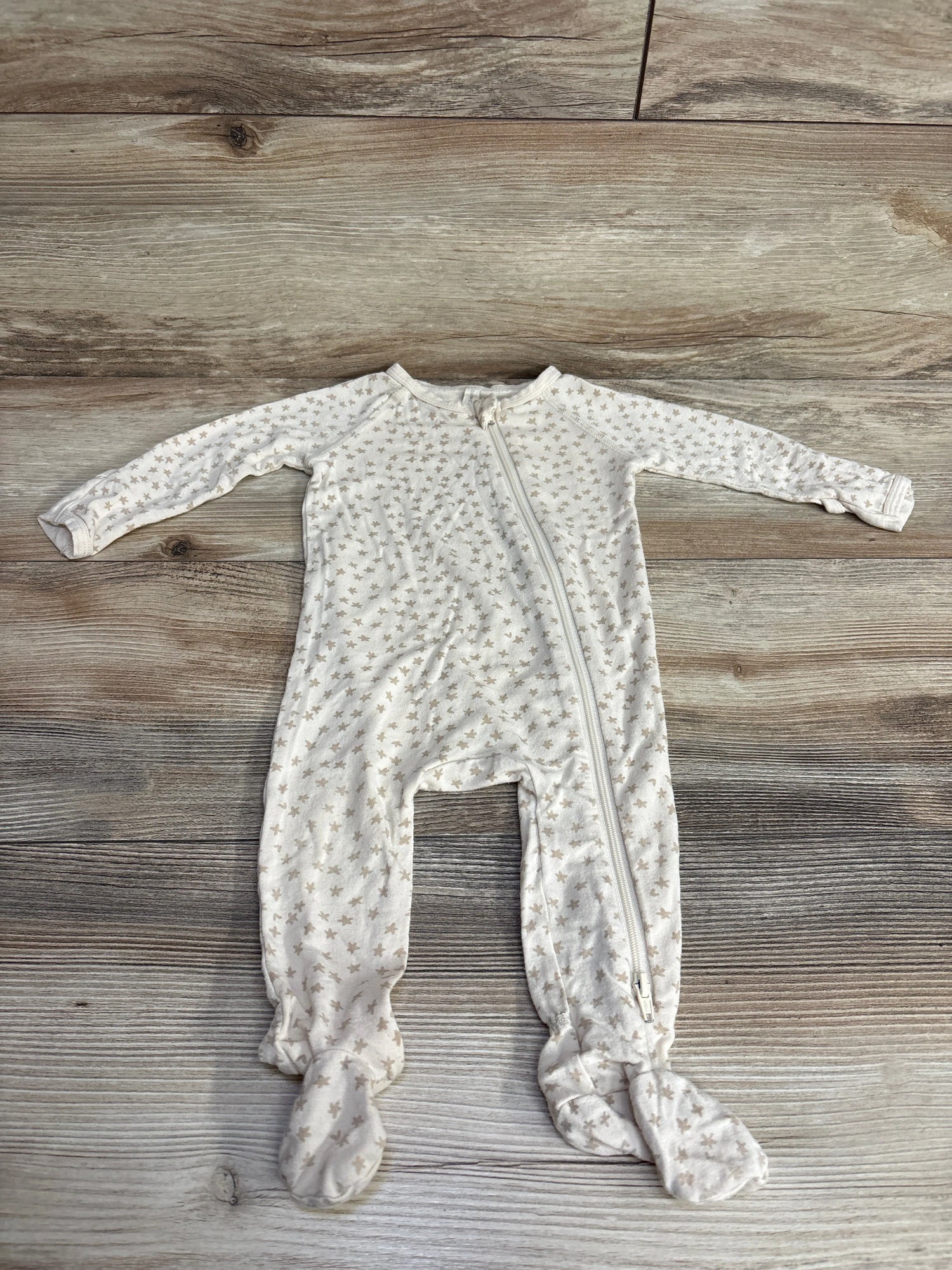 Quincy Mae Star Print Sleeper Beige sz 3-6m