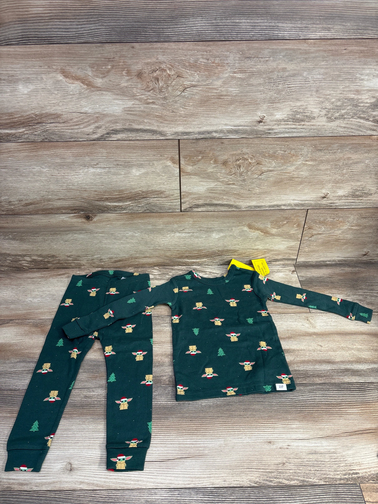 NEW Gap x Star Wars 2pc Christmas Yoda Pajama Set Emerald sz 2T