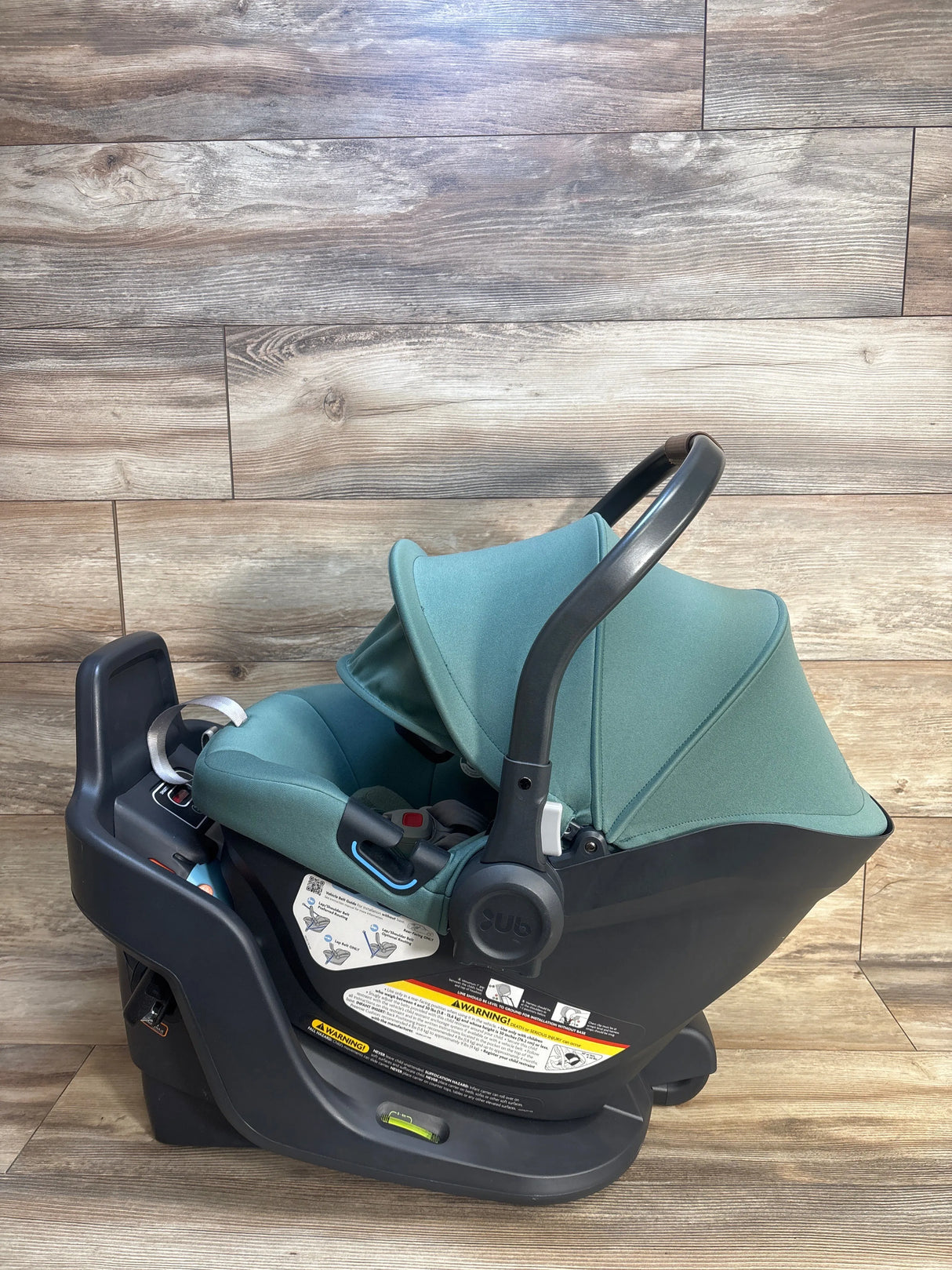 UPPAbaby Aria Infant Car Seat + Two Bases in Gwen