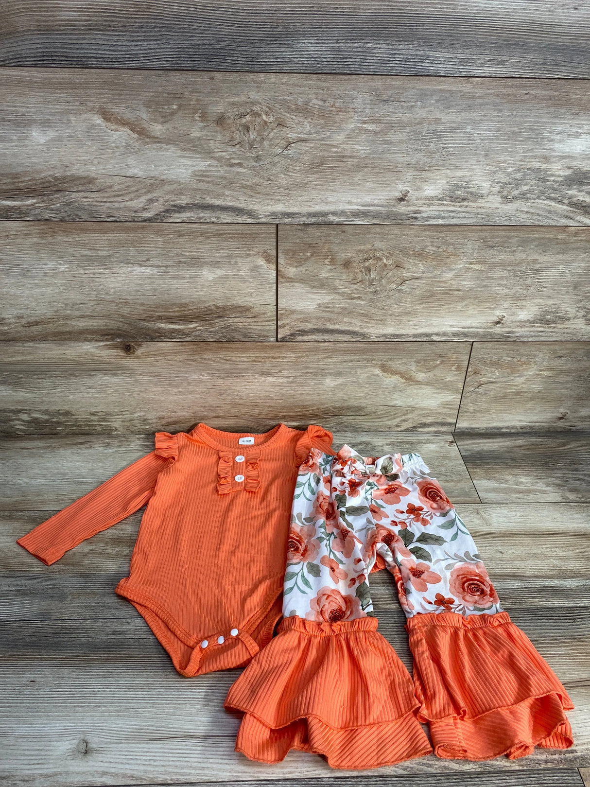 2pc Ribbed Ruffled Bodysuit & Floral Pants Peach sz 12-18m