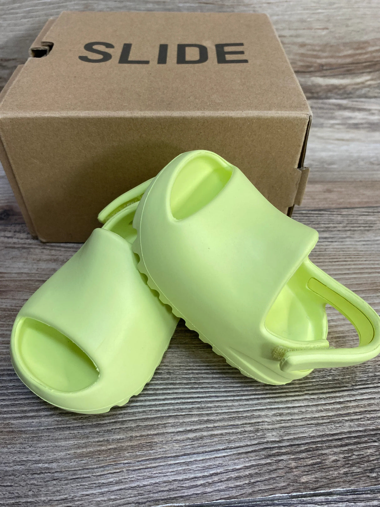 Adidas Yeezy Slides in Green Glow sz 4c