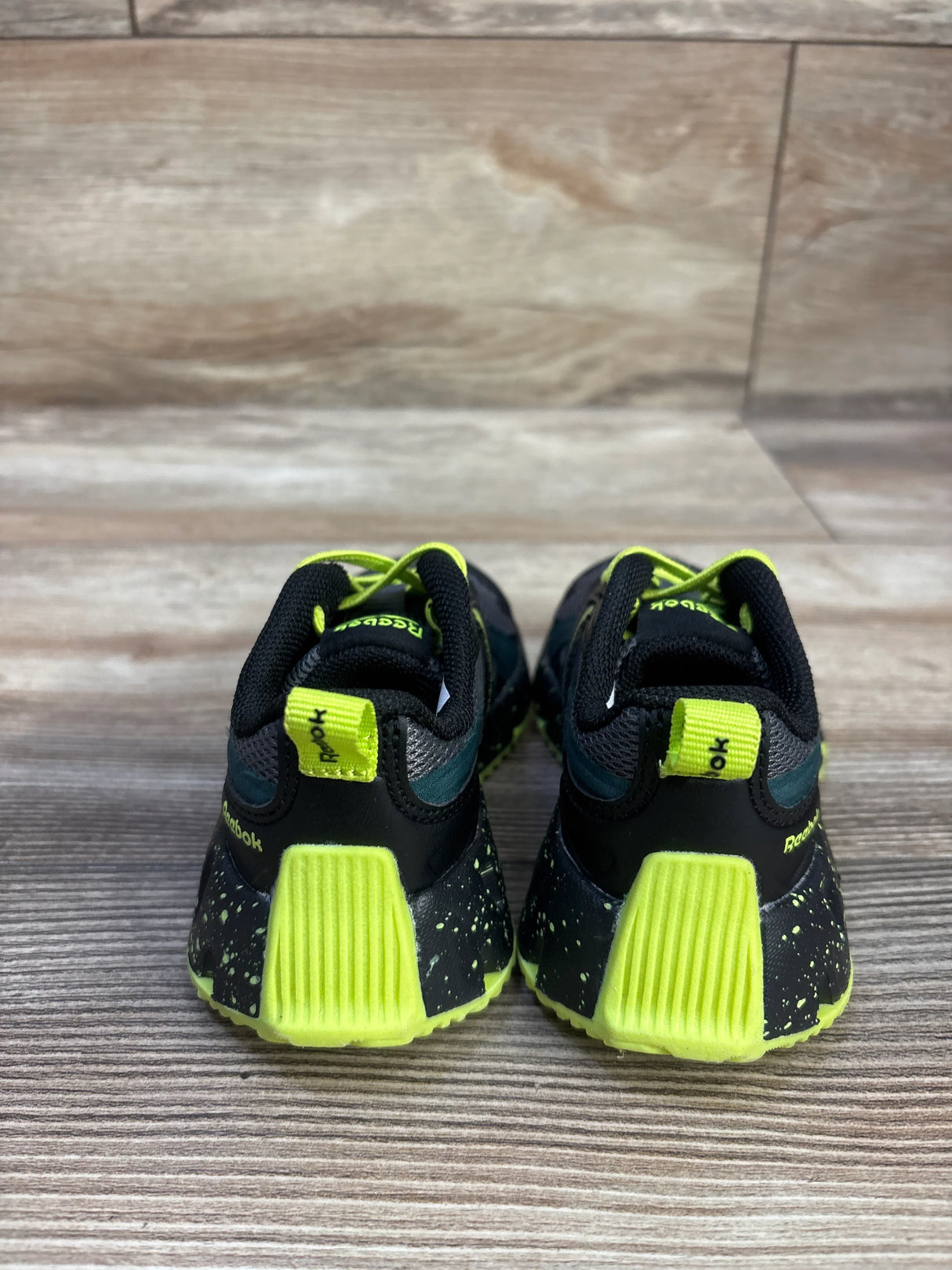 Reebok Zig Vector Sneakers in Black/Digital Lime sz 6c
