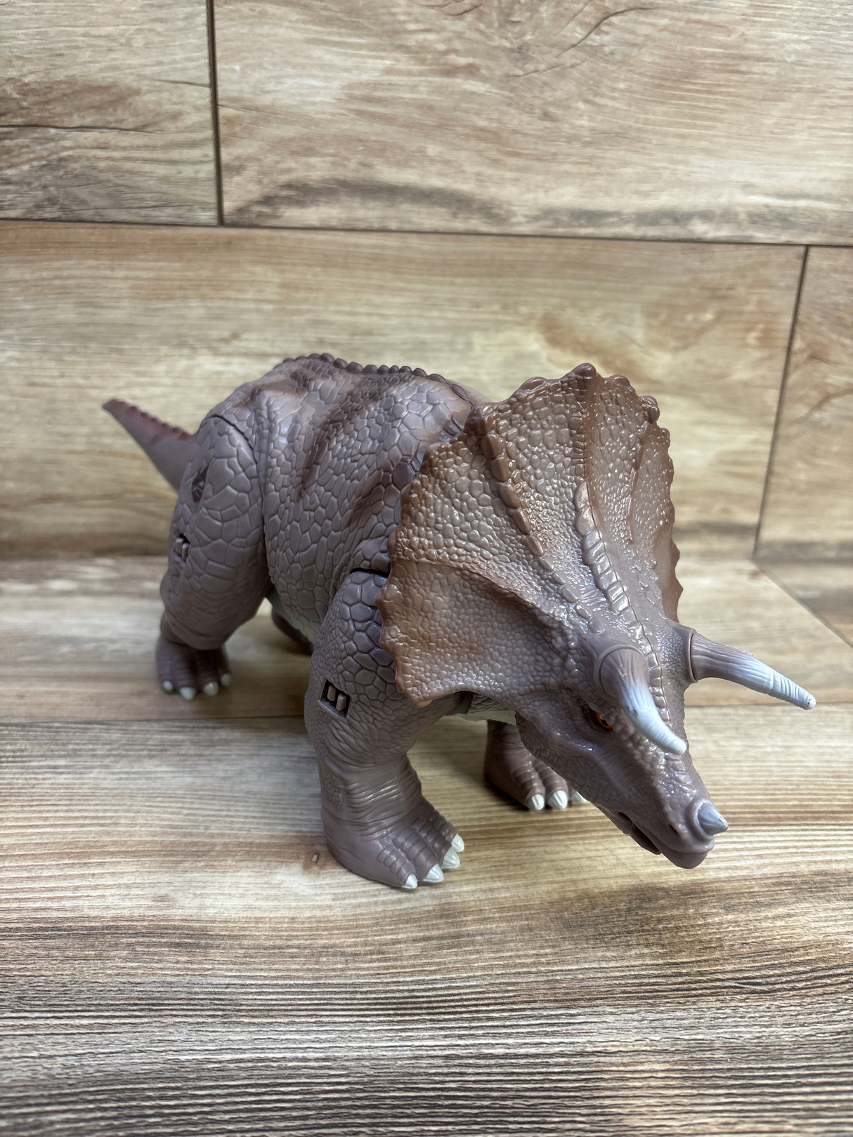Mattel Jurassic World Habitat Defender Triceratops