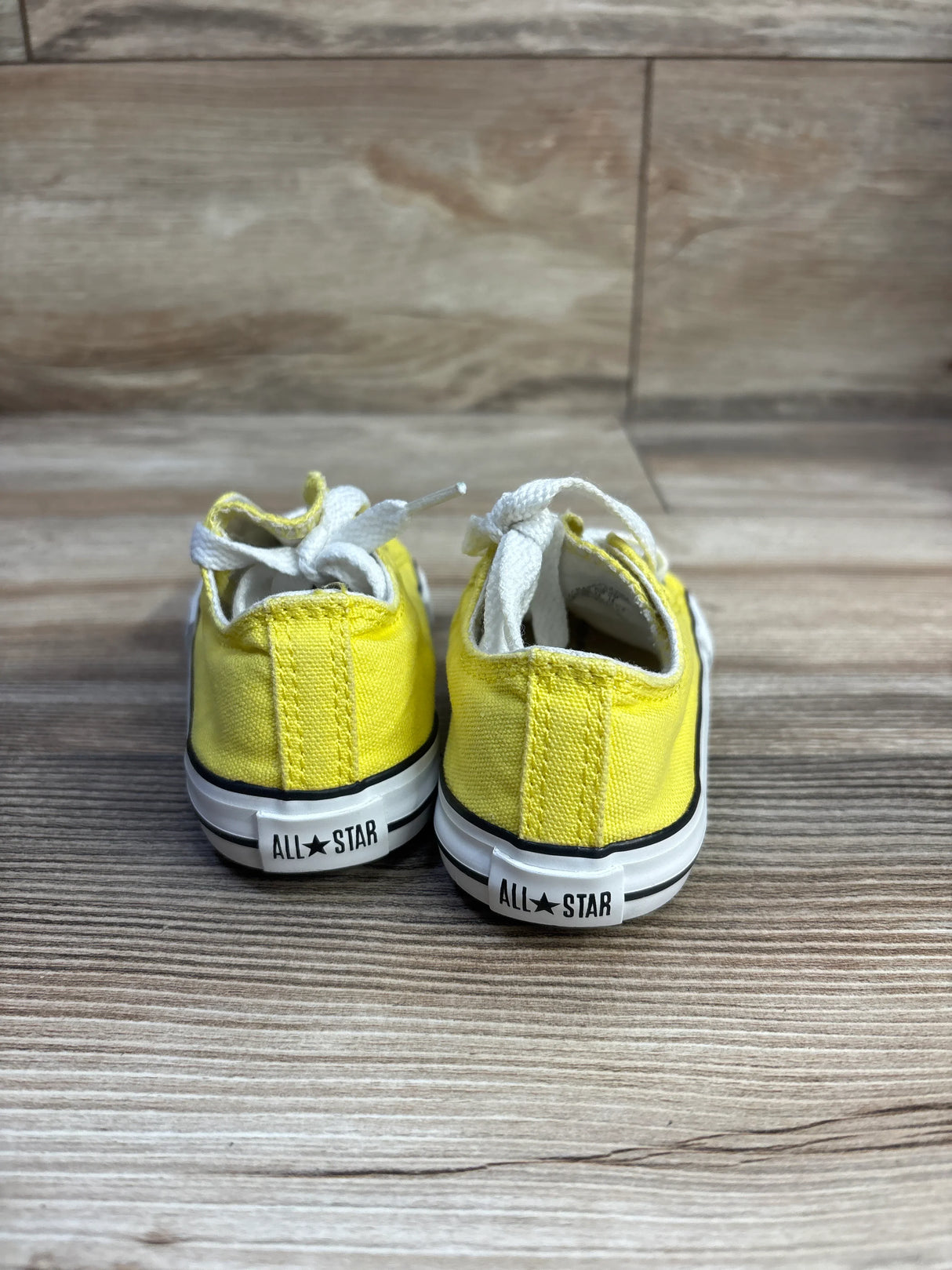 Converse Chuck Taylor All Star Low Top Sneakers Yellow sz 7c