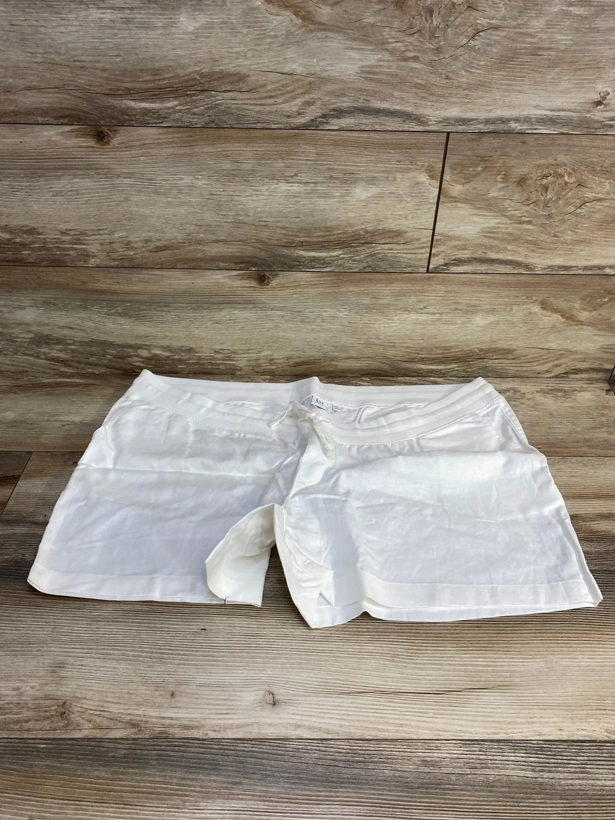 Front view of Gap maternity white linen-cotton shorts, size XXL, showing soft elastic maternity panel and relaxed fit on plain background
