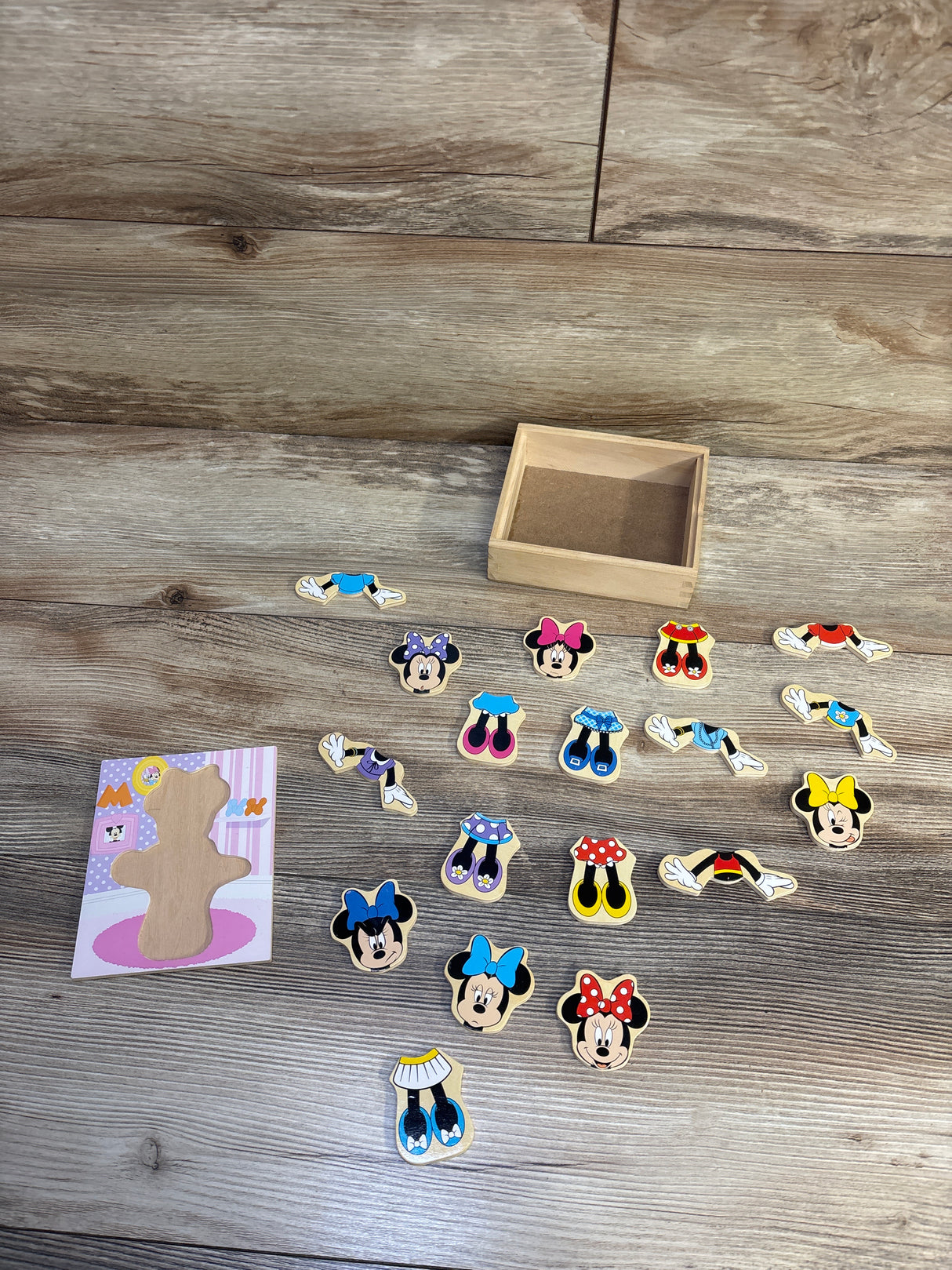 Melissa & Doug Wooden Minnie Mouse Dress-Up Play Set 18pc