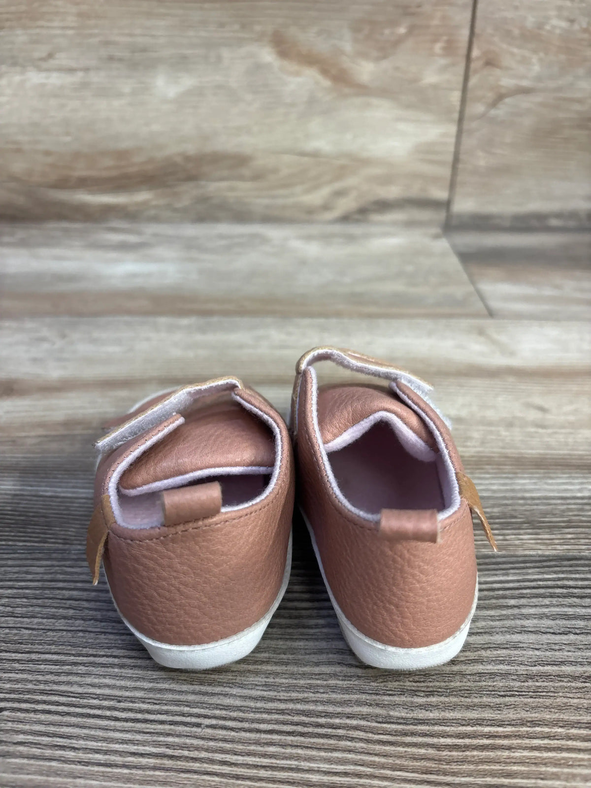 Rear view of Rokment pink crib shoes size 3C showcasing pull tabs and white soles on a wood grain surface