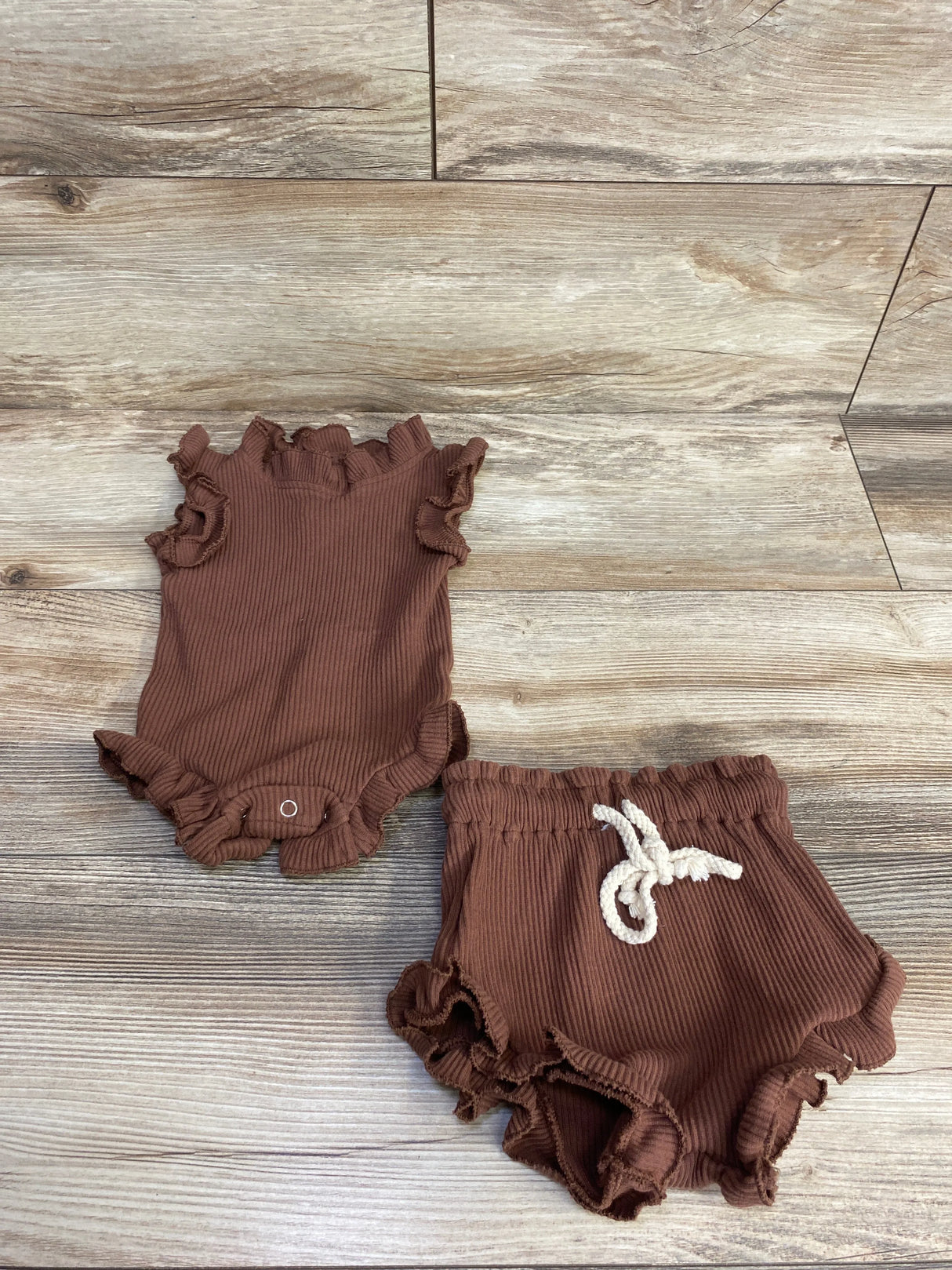 Tiny & teeny Tots Waffle Cotton Ruffle Set Brown sz 0-6m