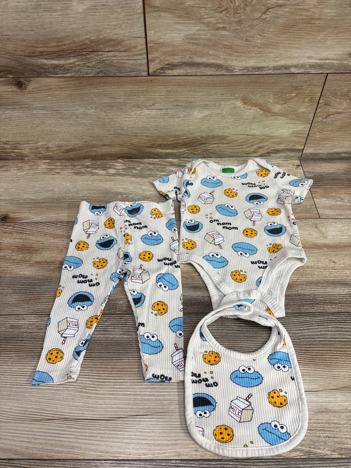 Sesame Street 3pc Ribbed Cookie Monster Bodysuit, Pants, & Bib Set Beige sz 3-6m