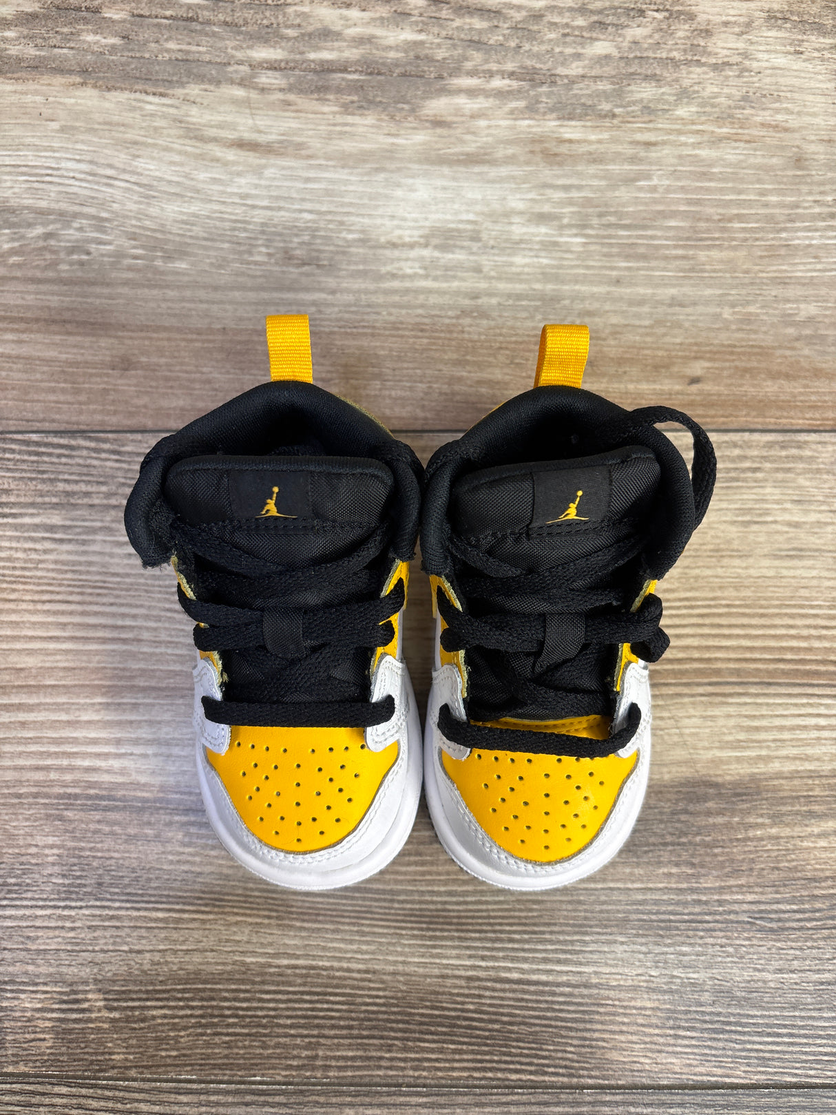 Jordan 1 Mid 'University Gold' Sneakers sz 4c