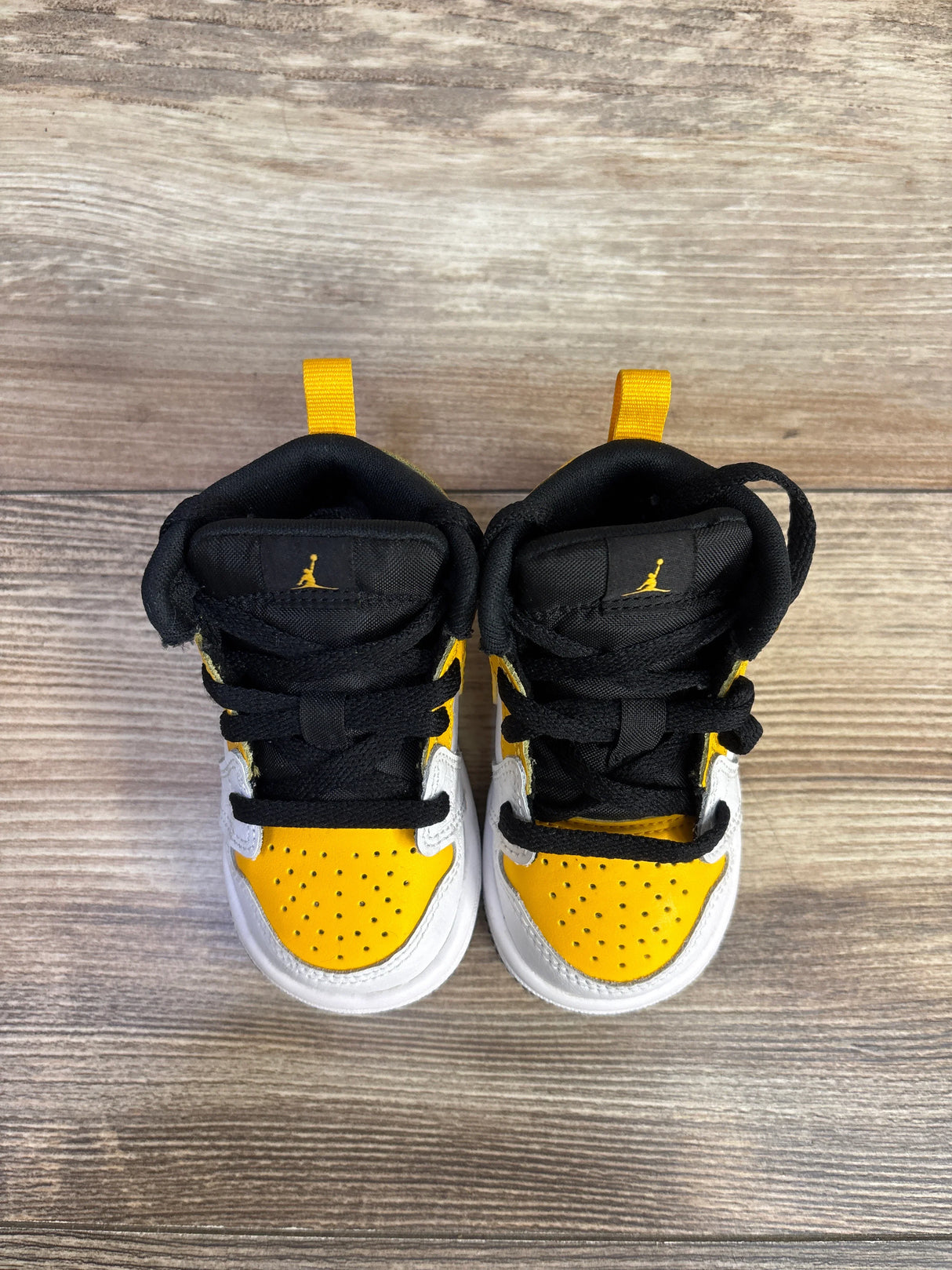 Jordan 1 Mid 'University Gold' Sneakers sz 4c