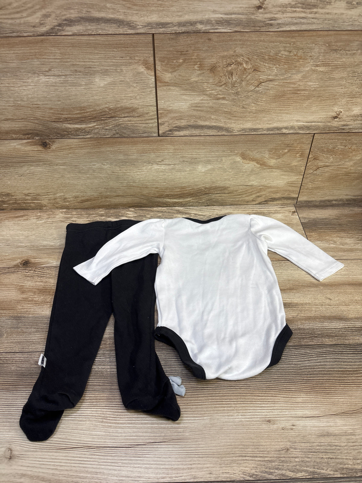 NFL Team Apparel 2pc Awesome Raiders Girl Bodysuit & Footed Pants Set White sz 6-9m