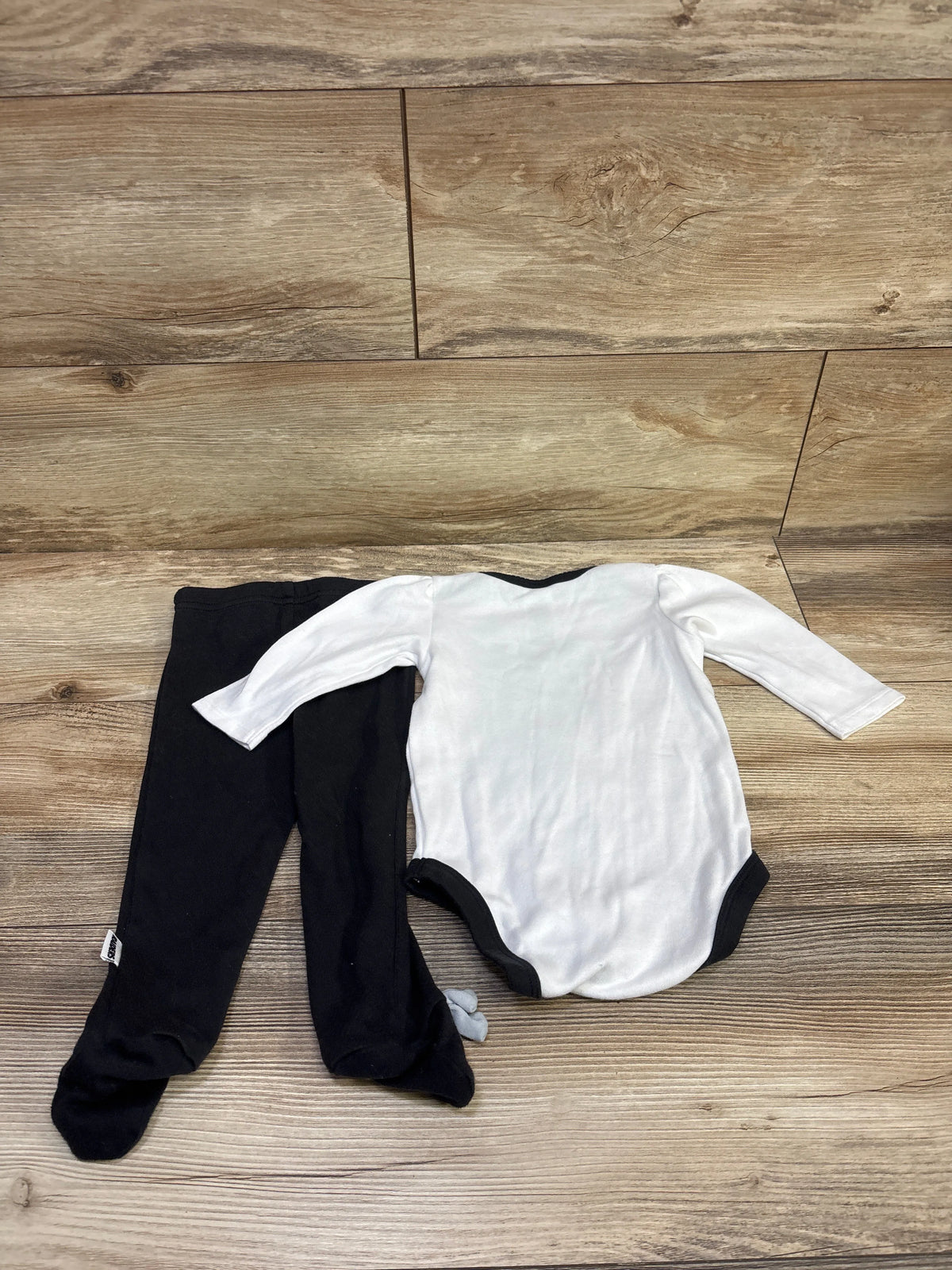NFL Team Apparel 2pc Awesome Raiders Girl Bodysuit & Footed Pants Set White sz 6-9m