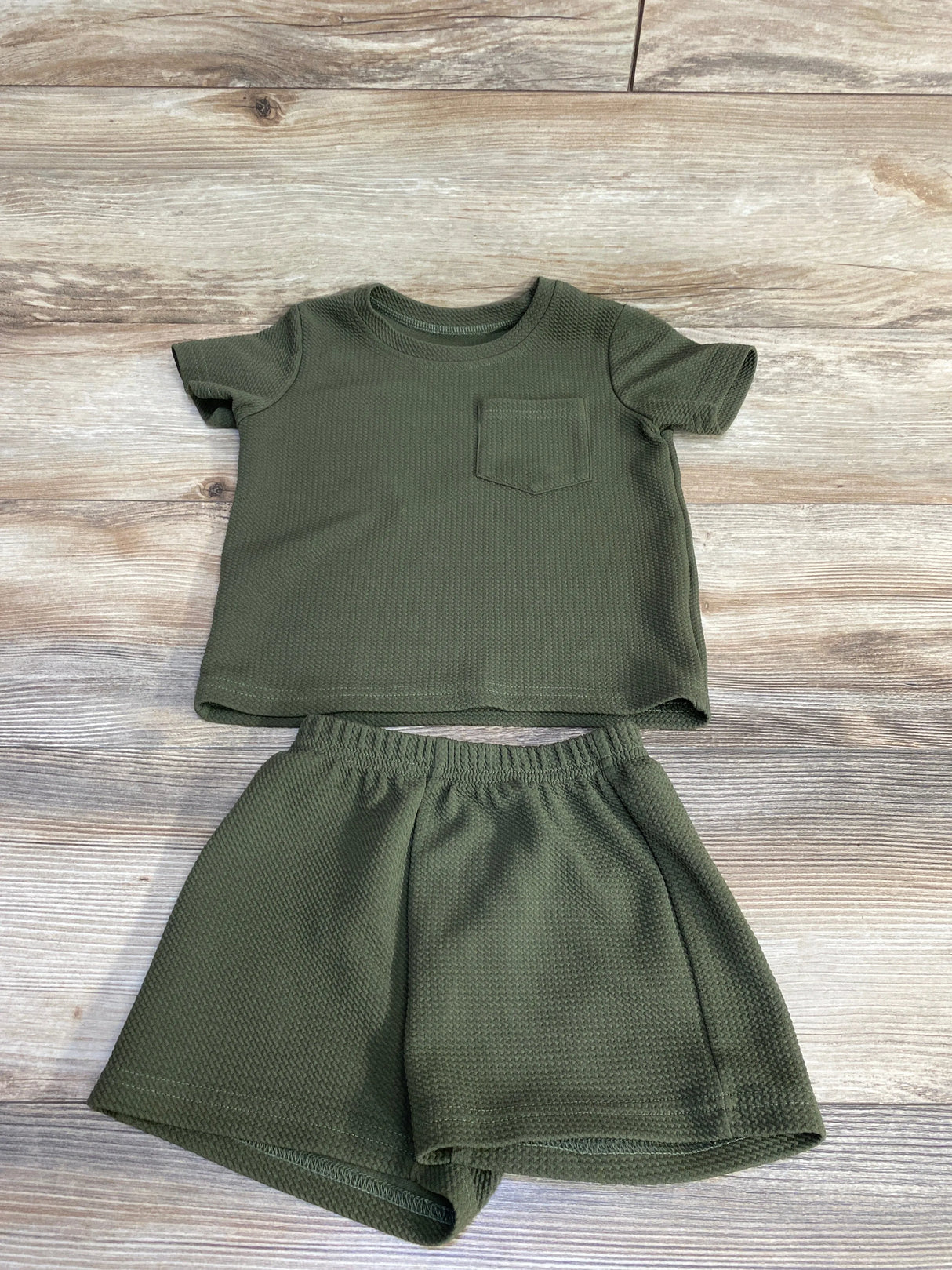 Shein 2pc Shirt & Shorts Green sz 4T - Me n Mommy To Be